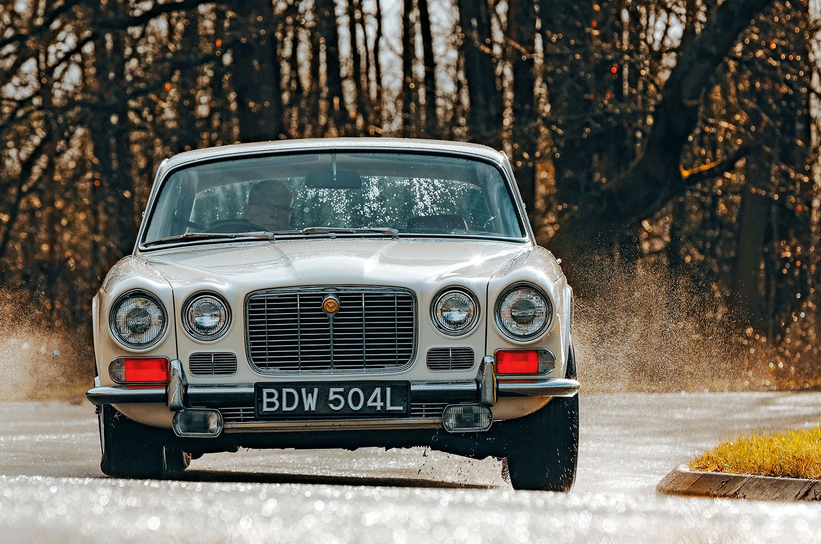 Classic & Sports Car – Jaguar XJ6 2.8 vs Rover 3.5 Litre Coupé: changing of the guard