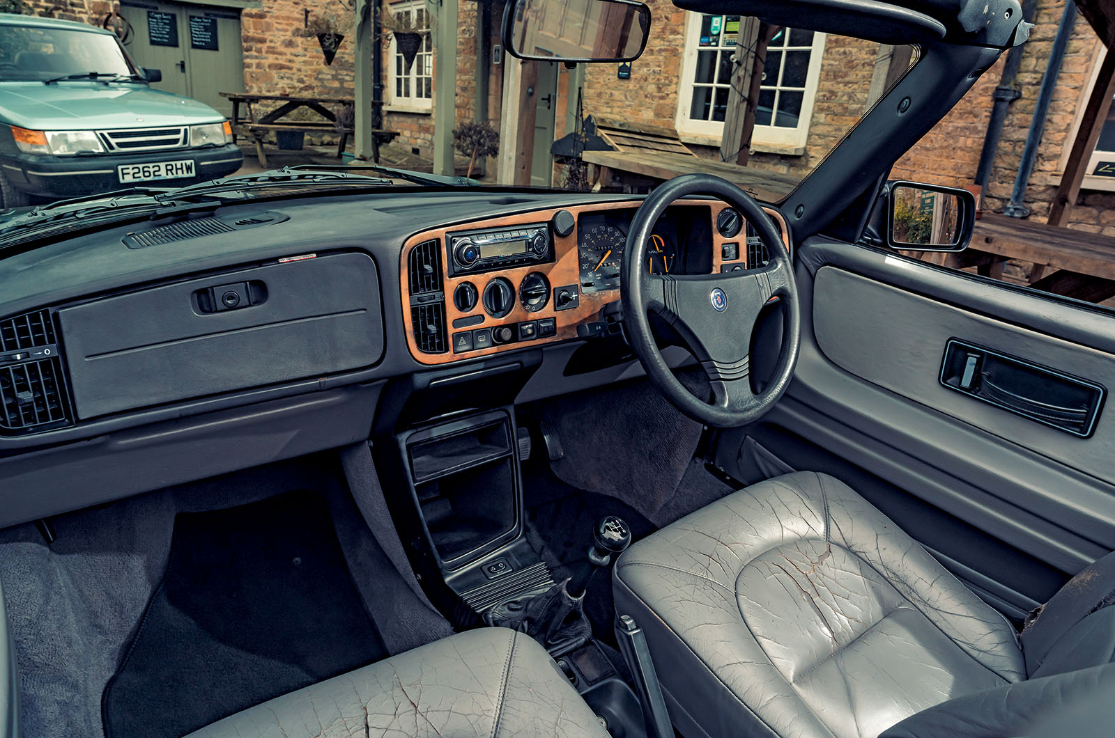 Classic & Sports Car – Saab 900s: safe as houses