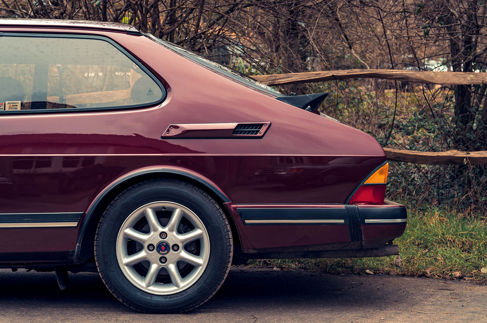 Classic & Sports Car – Saab 900s: safe as houses