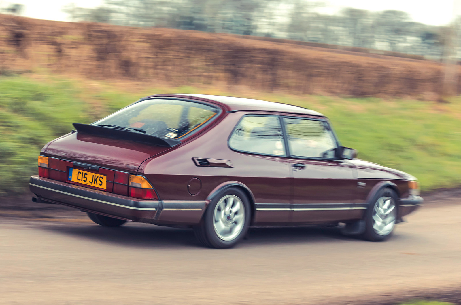 Classic & Sports Car – Saab 900s: safe as houses