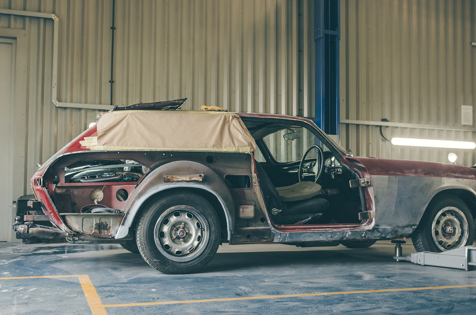 Classic & Sports Car – The specialist: Auto RARA