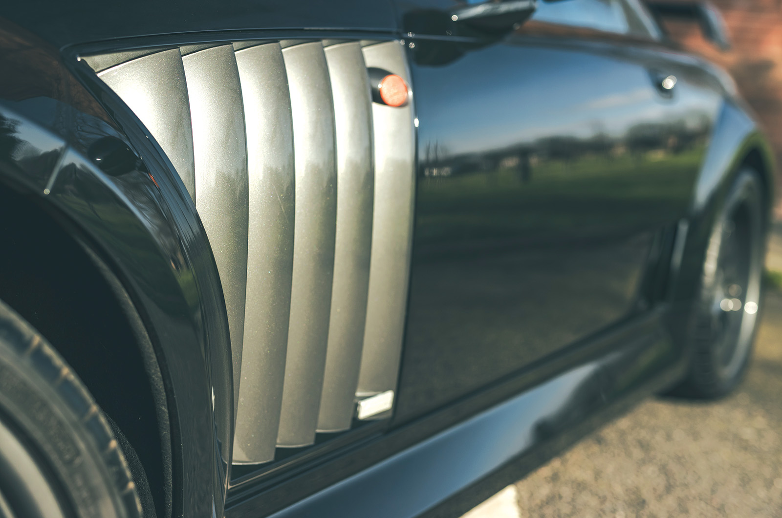 Classic & Sports Car – MG XPower SV vs Shelby Mustang GT: transatlantic battle