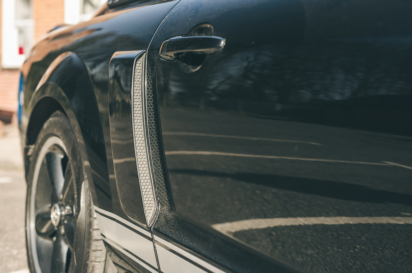 Classic & Sports Car – MG XPower SV vs Shelby Mustang GT: transatlantic battle