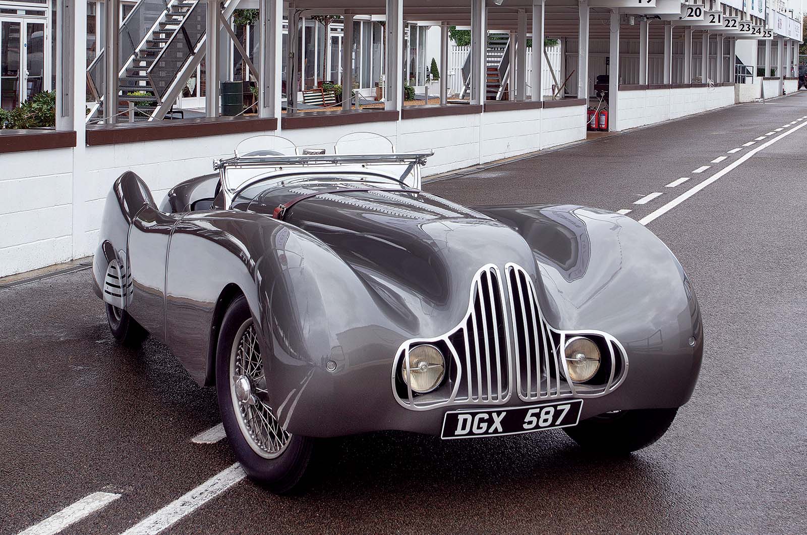 Classic & Sports Car – Jaguar SS100: Goodwood’s first winner