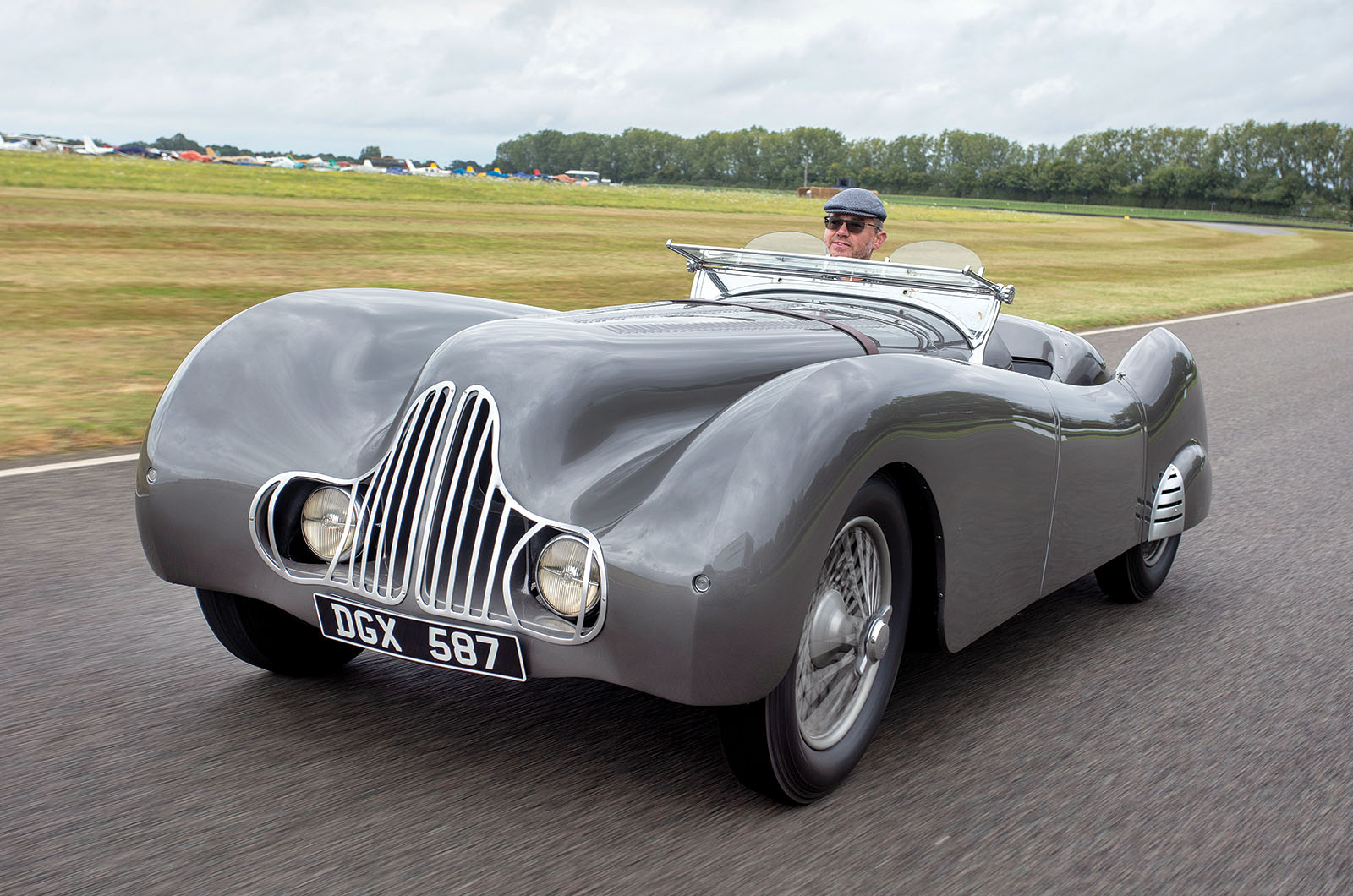 Classic & Sports Car – Jaguar SS100: Goodwood’s first winner