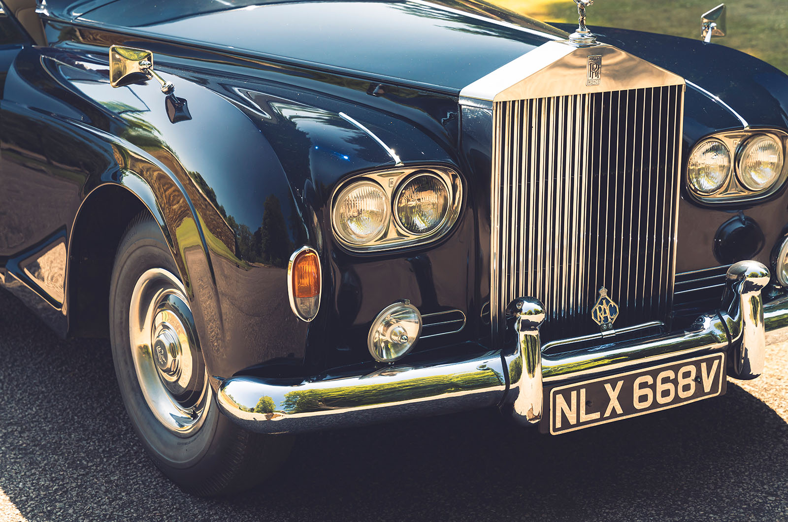 Classic & Sports Car – Rolls-Royce Phantom: 100 years at the top