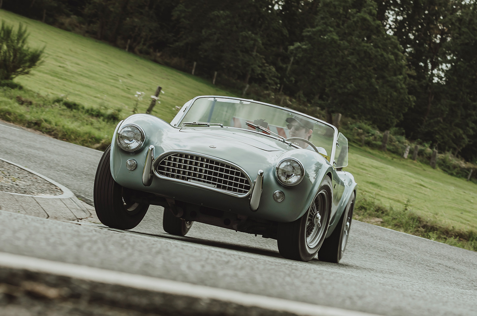 Classic & Sports Car – AC Cobra 289: return of the space cowboy