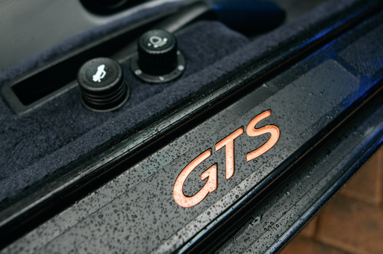 Classic & Sports Car – Porsche 928: technical knockout