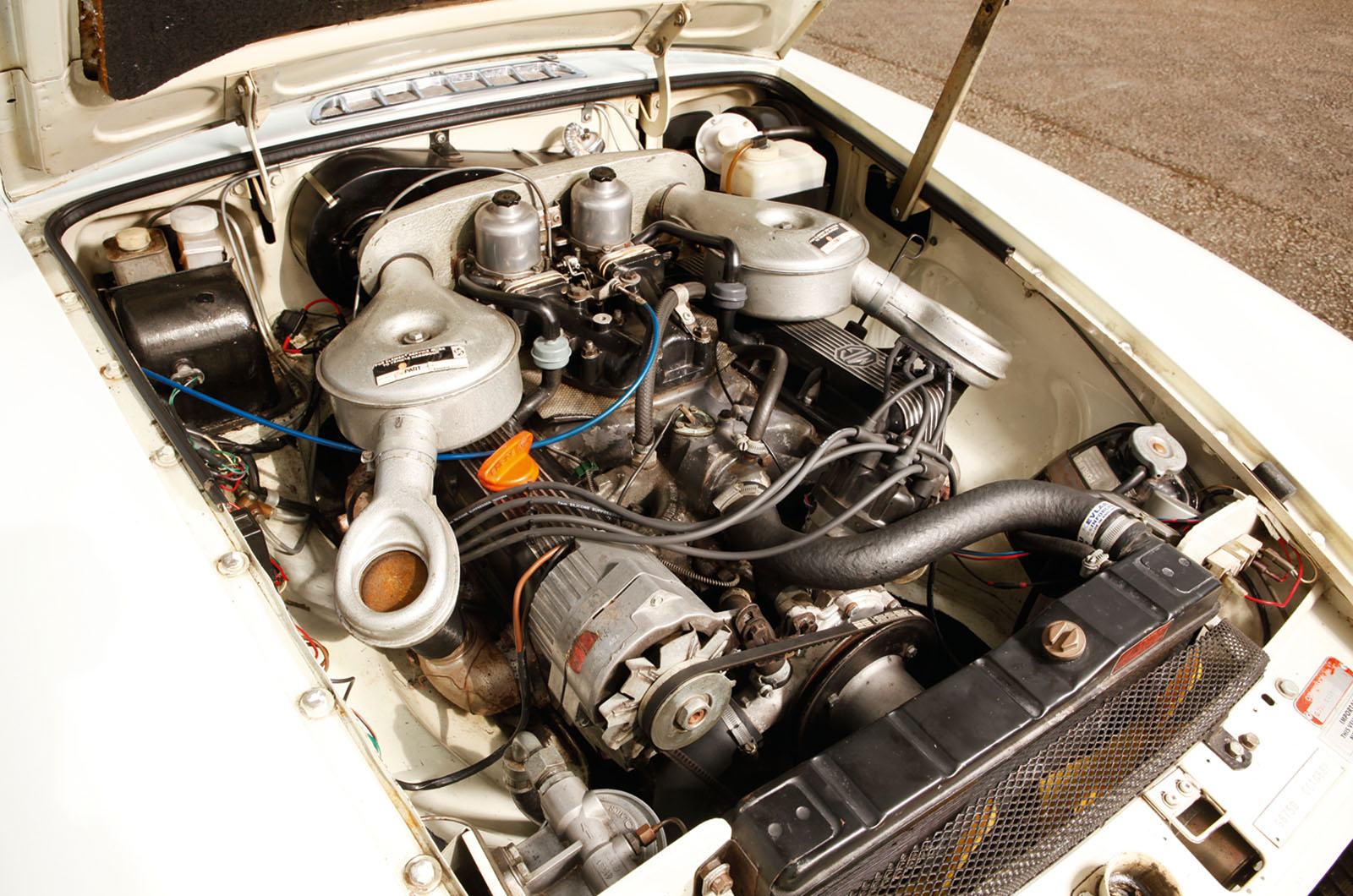 Classic & Sports Car – MGB GT V8 vs Triumph Stag: in-house rivals