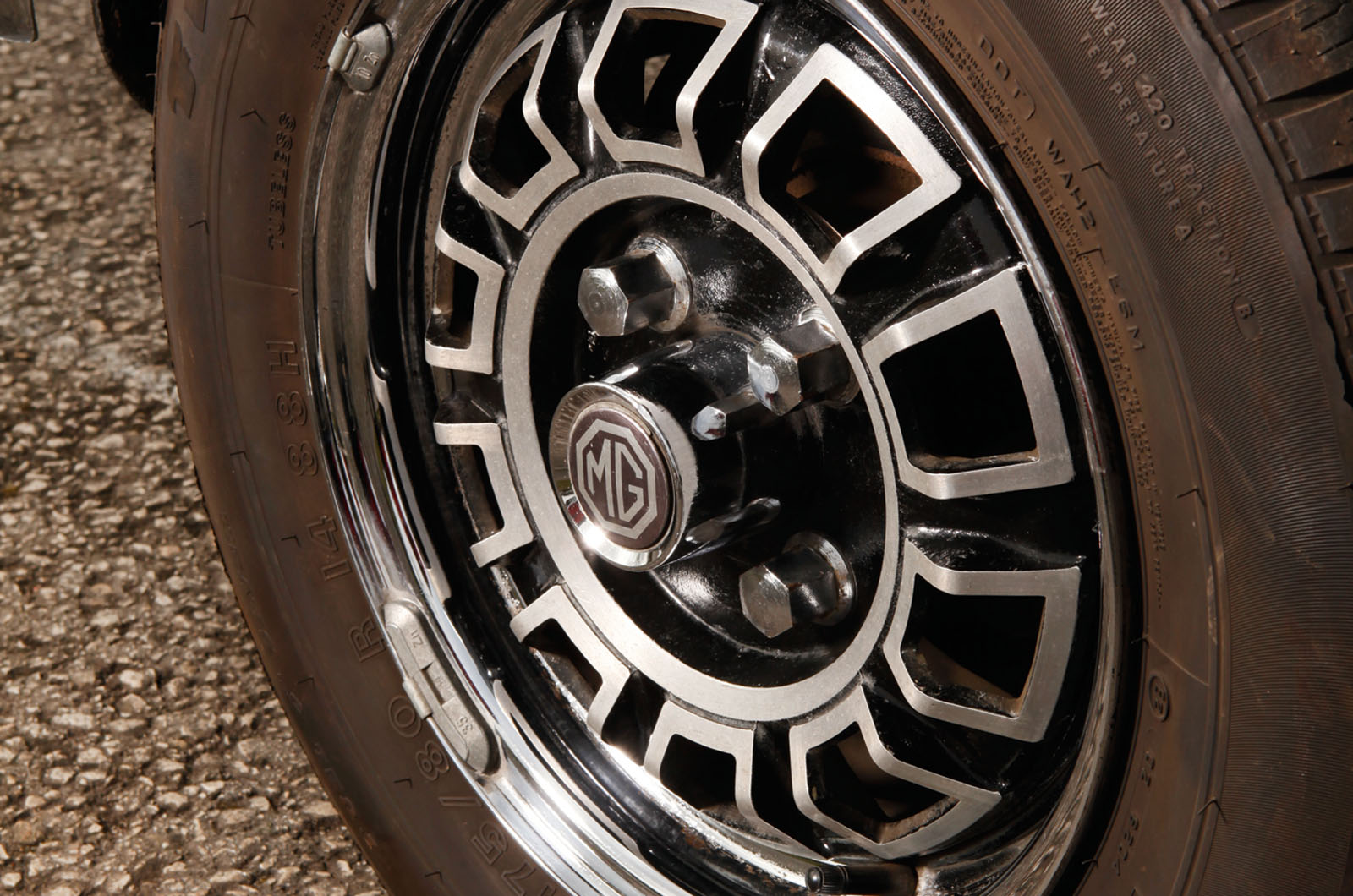 Classic & Sports Car – MGB GT V8 vs Triumph Stag: in-house rivals