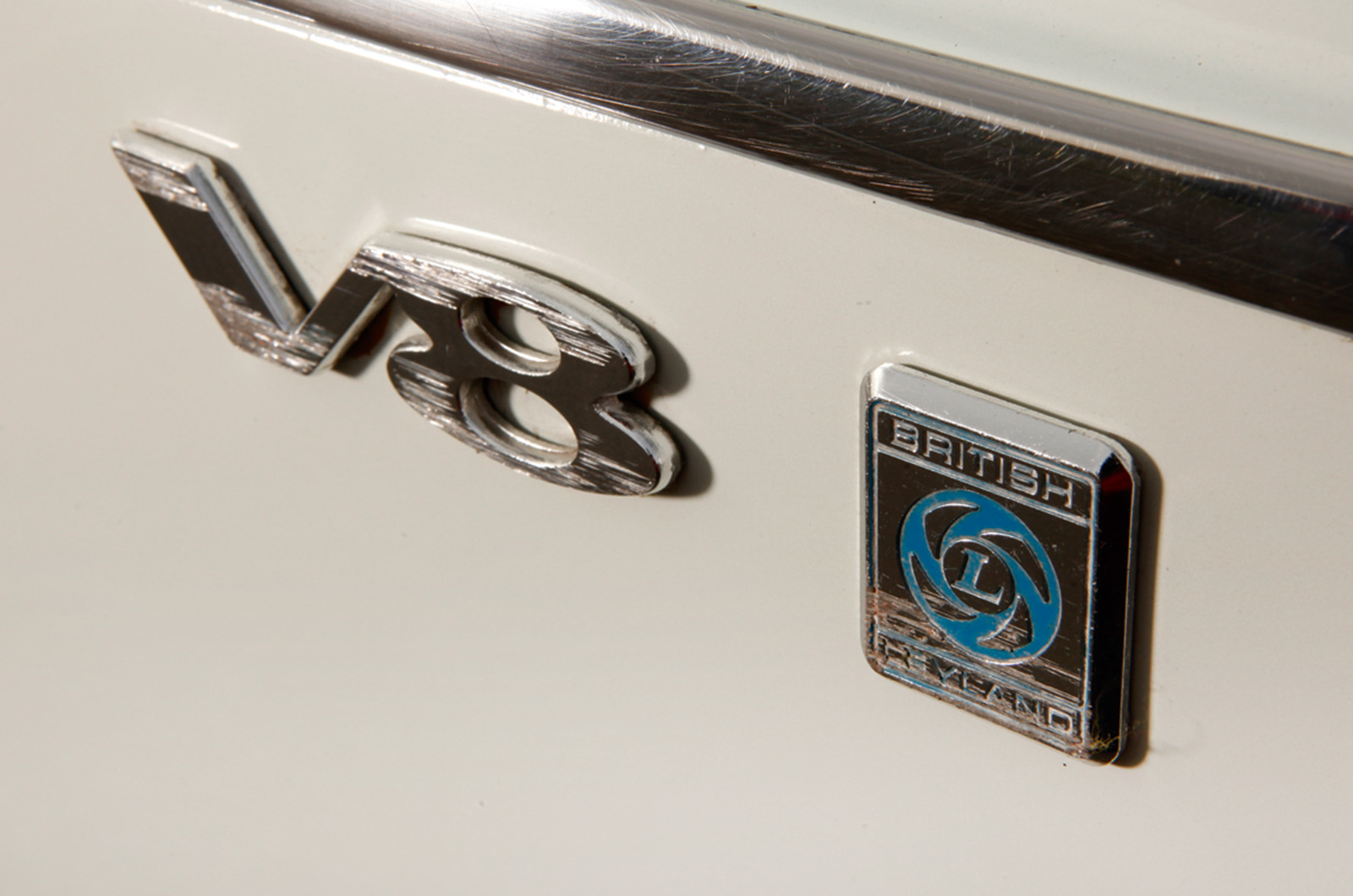 Classic & Sports Car – MGB GT V8 vs Triumph Stag: in-house rivals