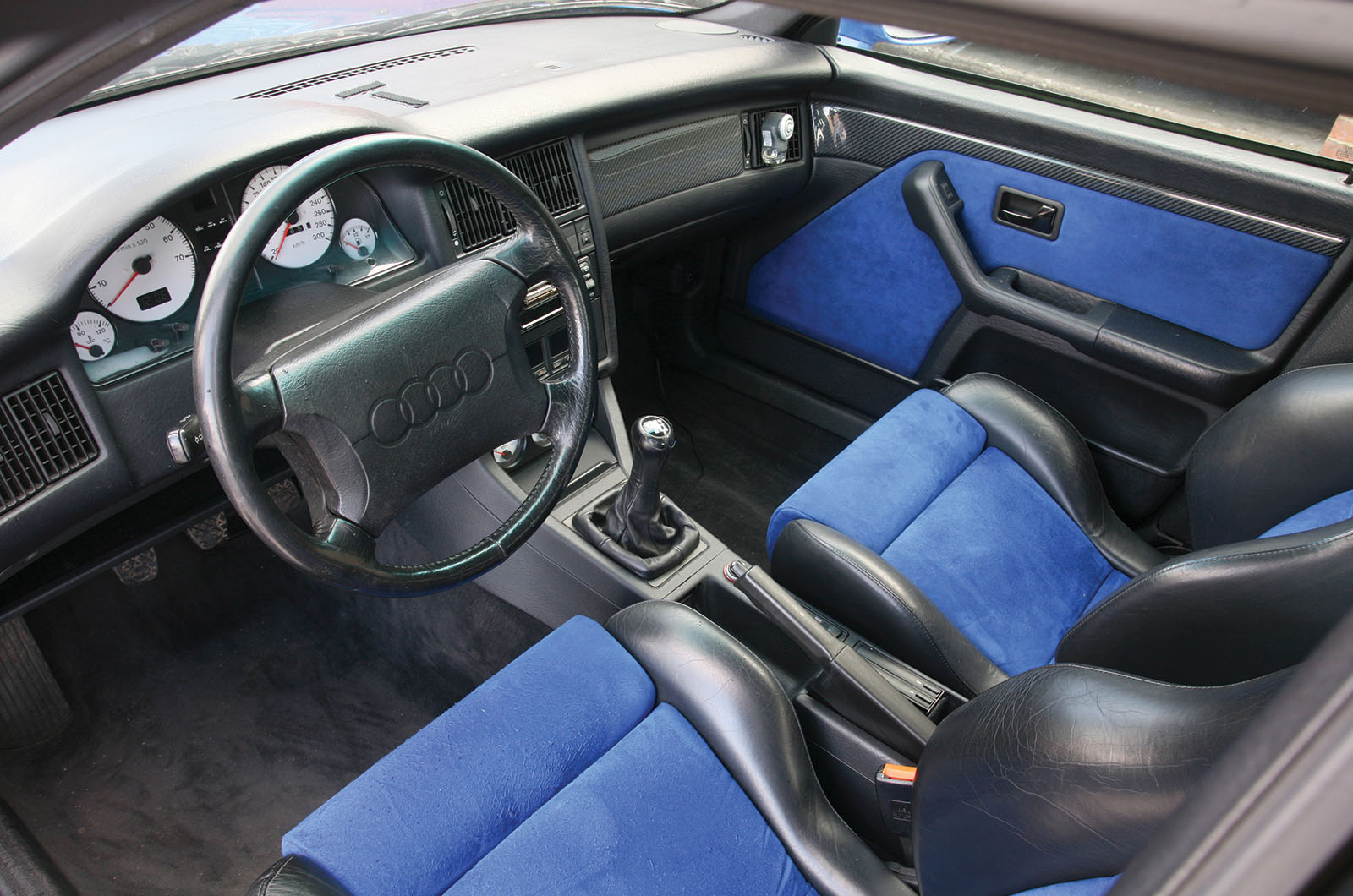 Classic & Sports Car – BMW M5 Touring vs Audi RS2: estates with extra spice