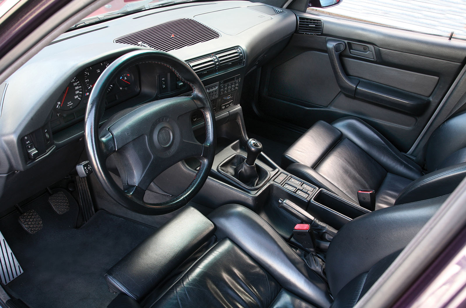 Classic & Sports Car – BMW M5 Touring vs Audi RS2: estates with extra spice