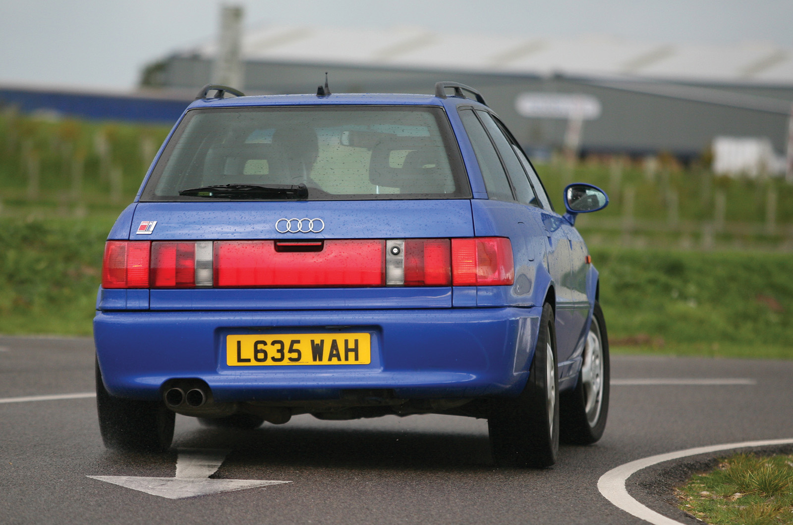Classic & Sports Car – BMW M5 Touring vs Audi RS2: estates with extra spice