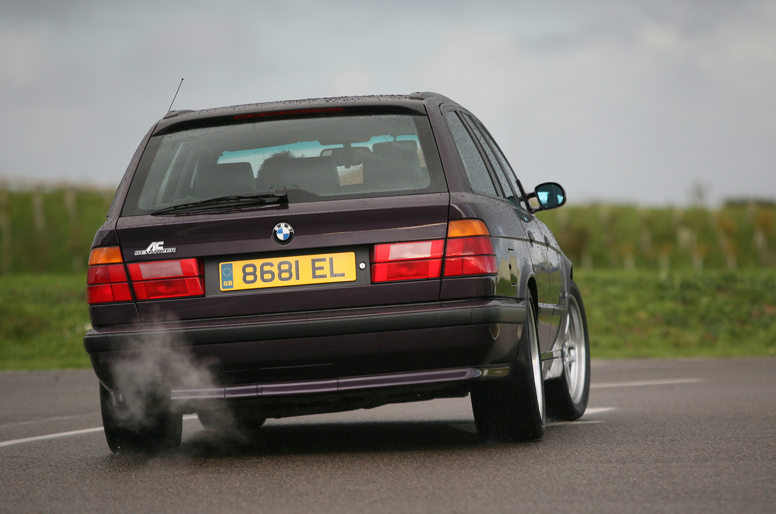 Classic & Sports Car – BMW M5 Touring vs Audi RS2: estates with extra spice
