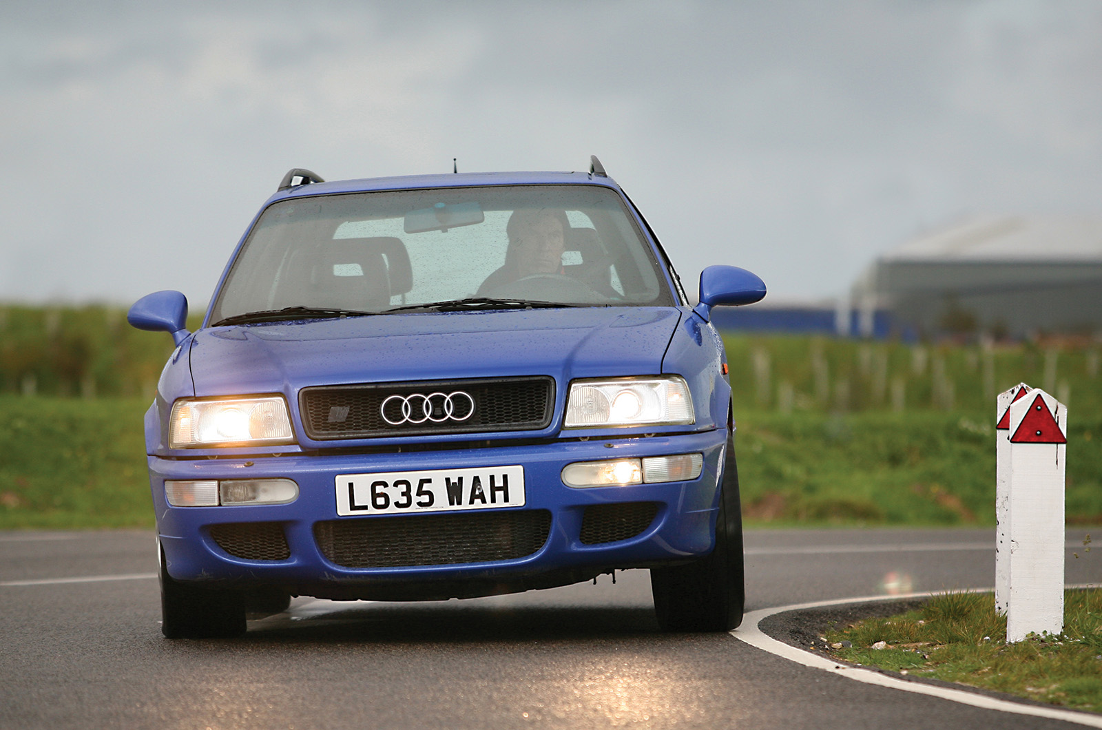Classic & Sports Car – BMW M5 Touring vs Audi RS2: estates with extra spice