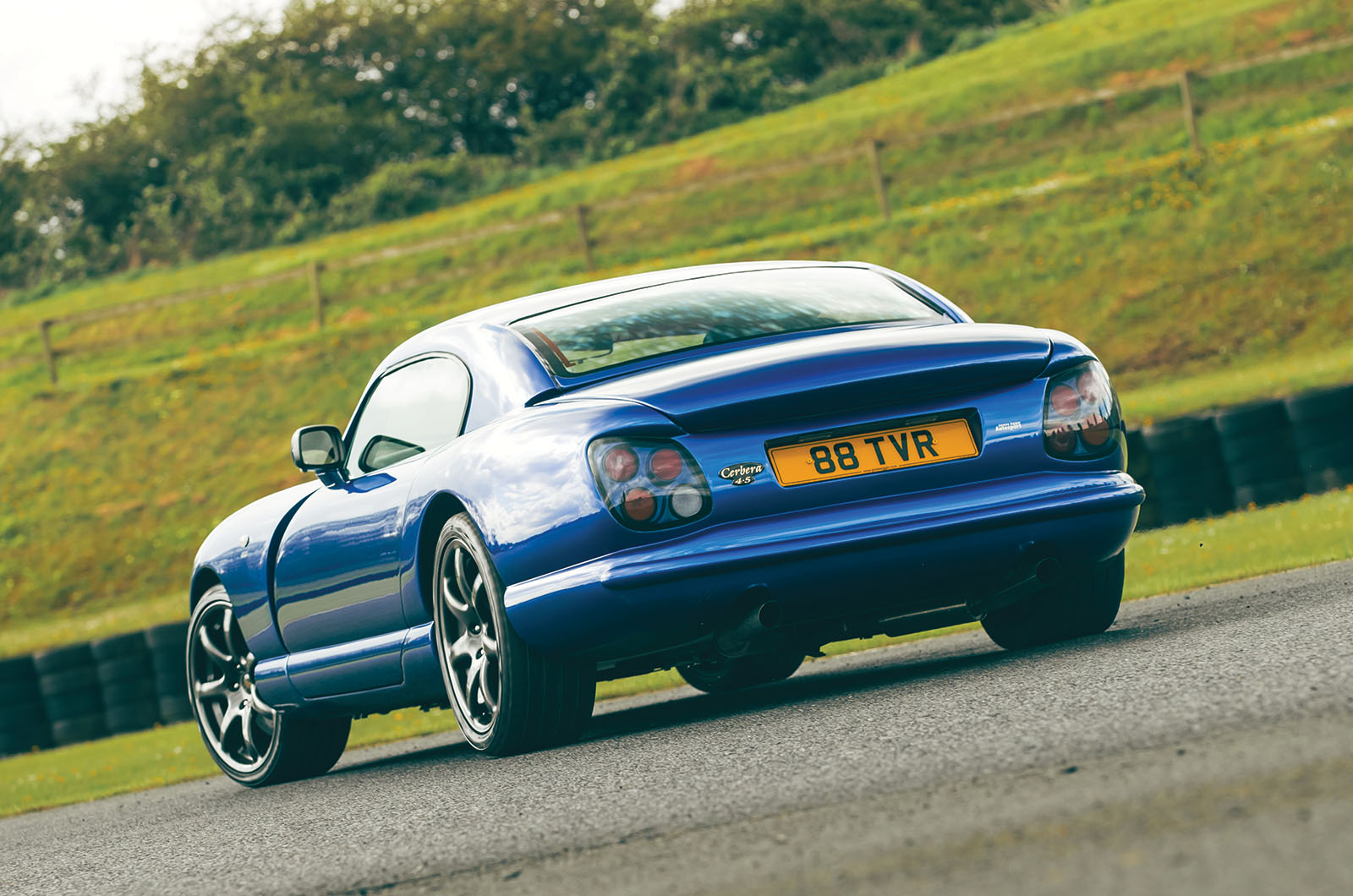 Classic & Sports Car – Best of British V8s: a royal rumble