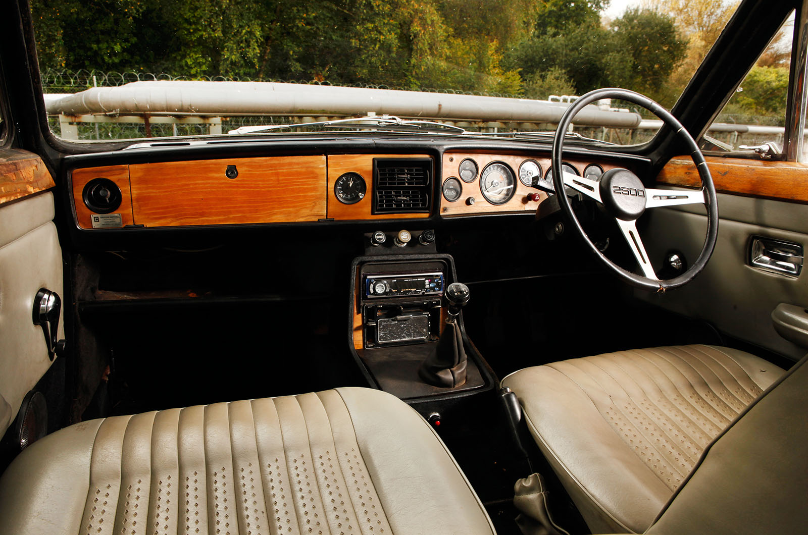 Classic & Sports Car – Ford, Triumph, Volvo, Rover, Audi, Datsun, Wolseley and Vauxhall: barge poll