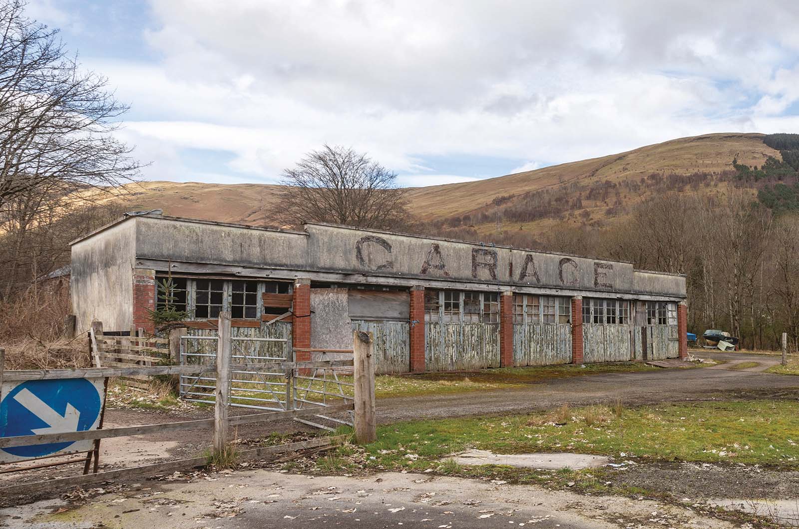 Classic & Sports Car – Motoring art: Philip Butler