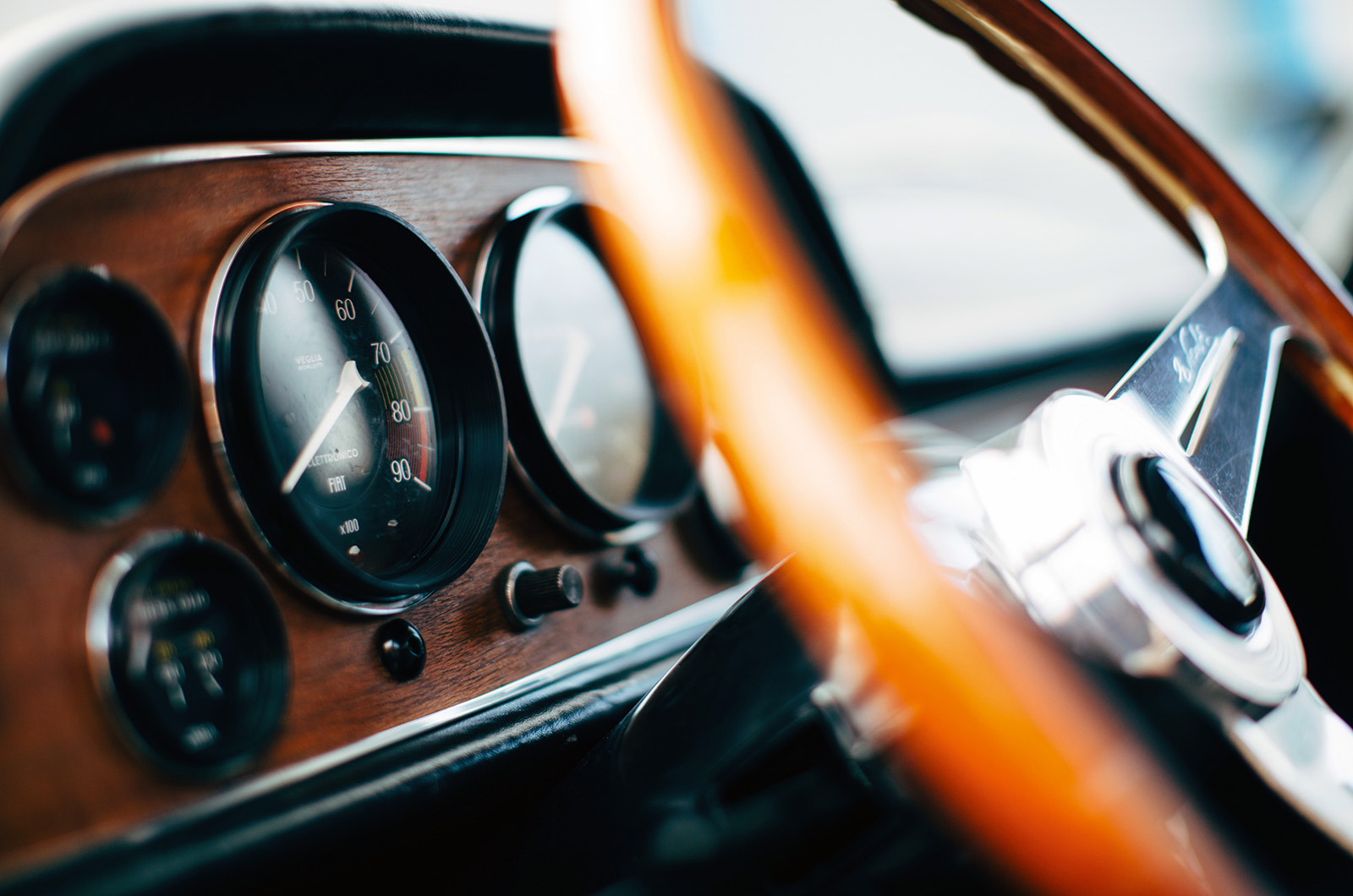 Classic & Sports Car – Fiat Dino Coupé and Spider: Maranello meets Turin