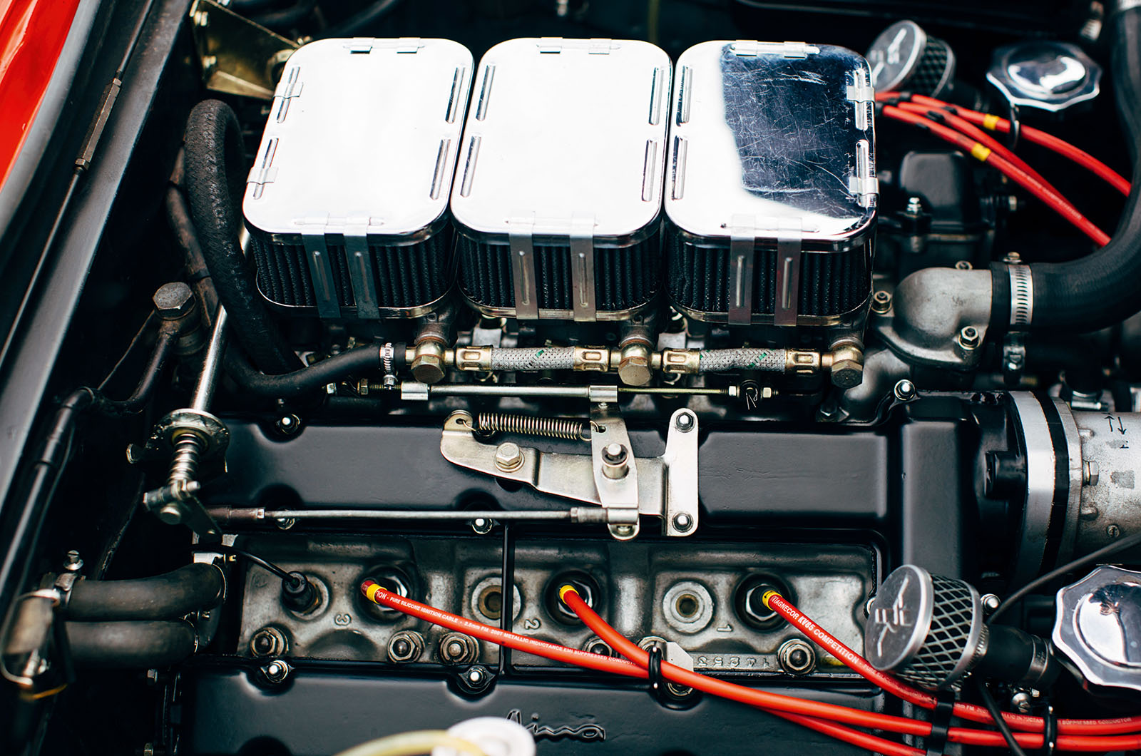 Classic & Sports Car – Fiat Dino Coupé and Spider: Maranello meets Turin