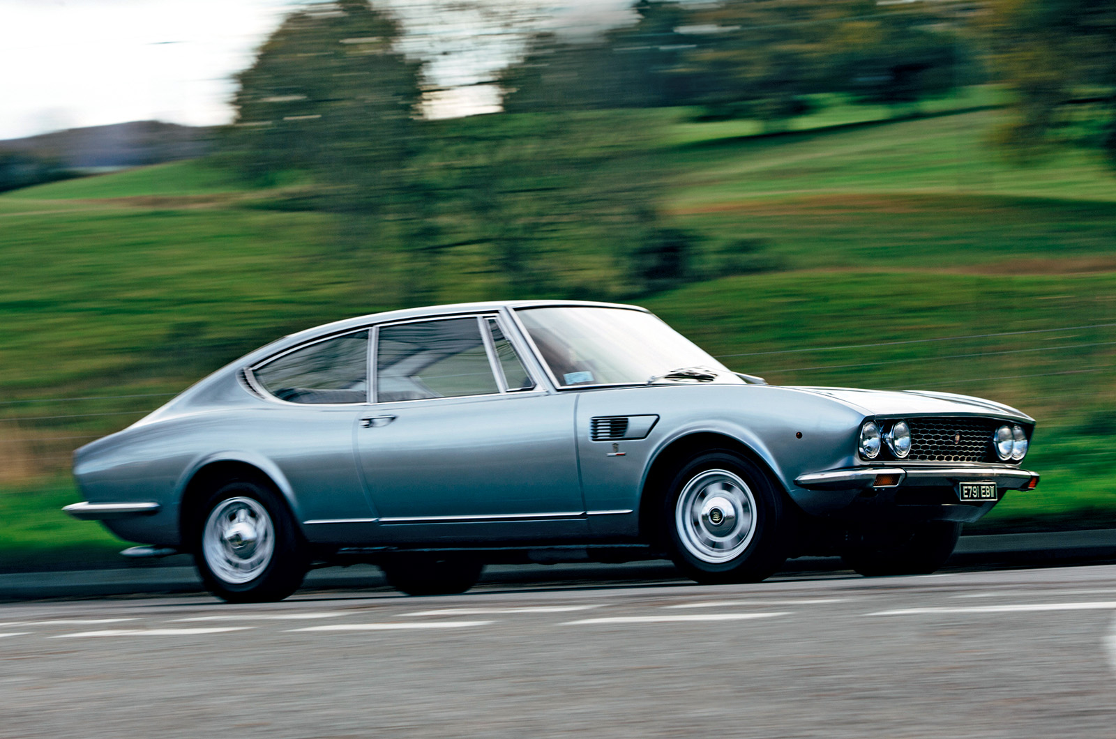 Classic & Sports Car – Fiat Dino Coupé and Spider: Maranello meets Turin