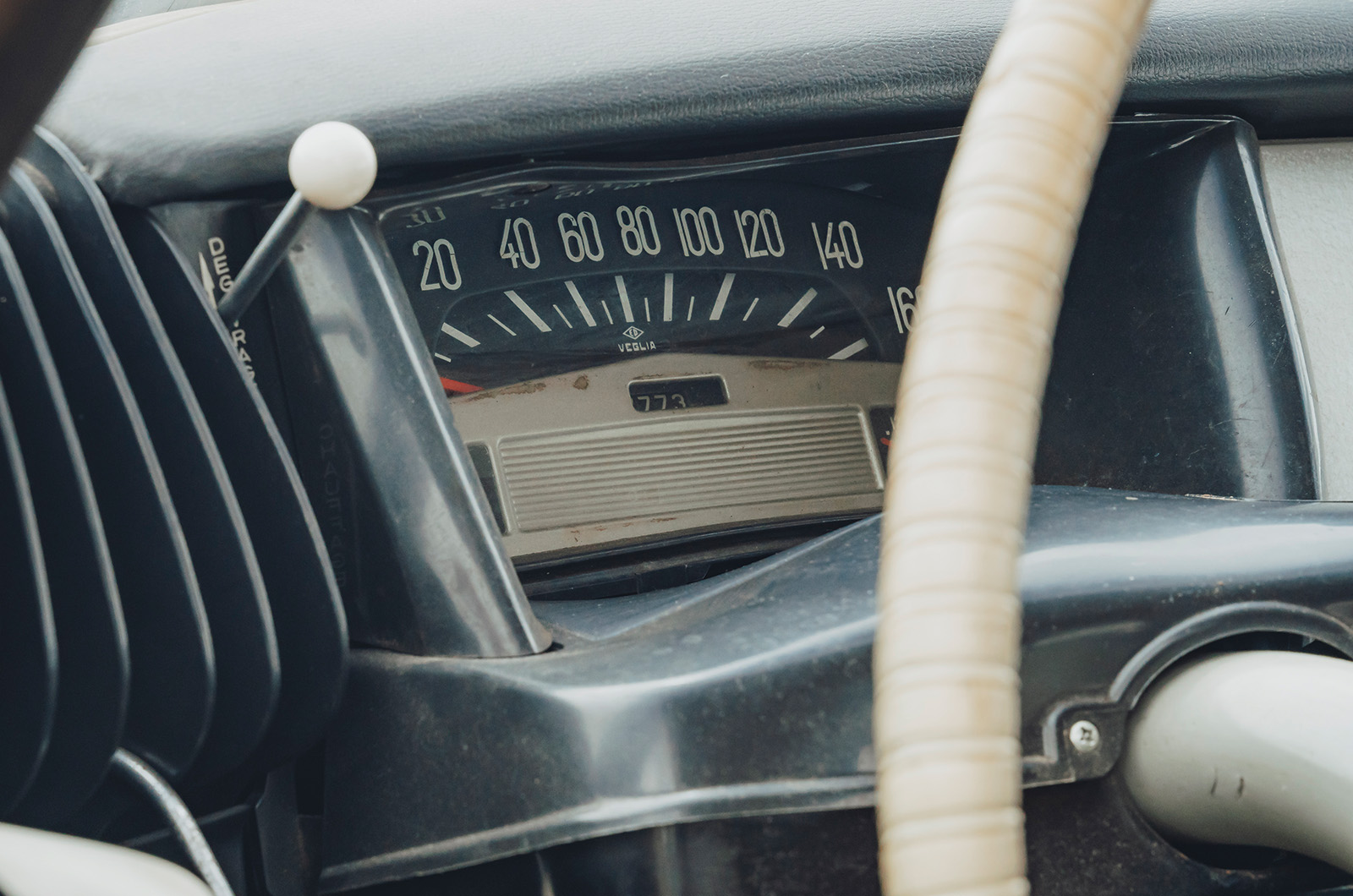 Classic & Sports Car – Jaguar 2.4 vs Citroën ID19: a stroke of genius