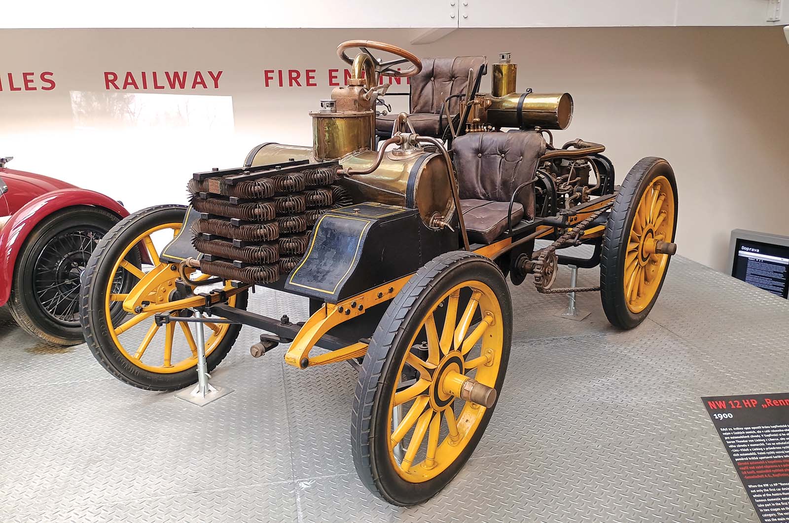 Classic & Sports Car – Classic shrine: National Technical Museum