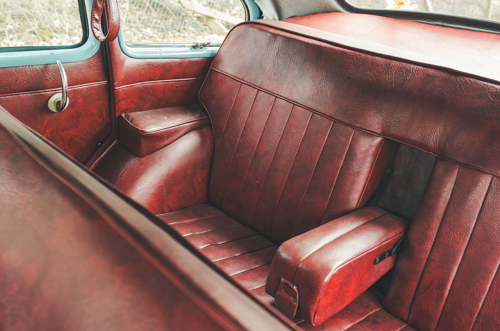 Classic & Sports Car – Standard Vanguard vs Austin Hereford: a life more ordinary