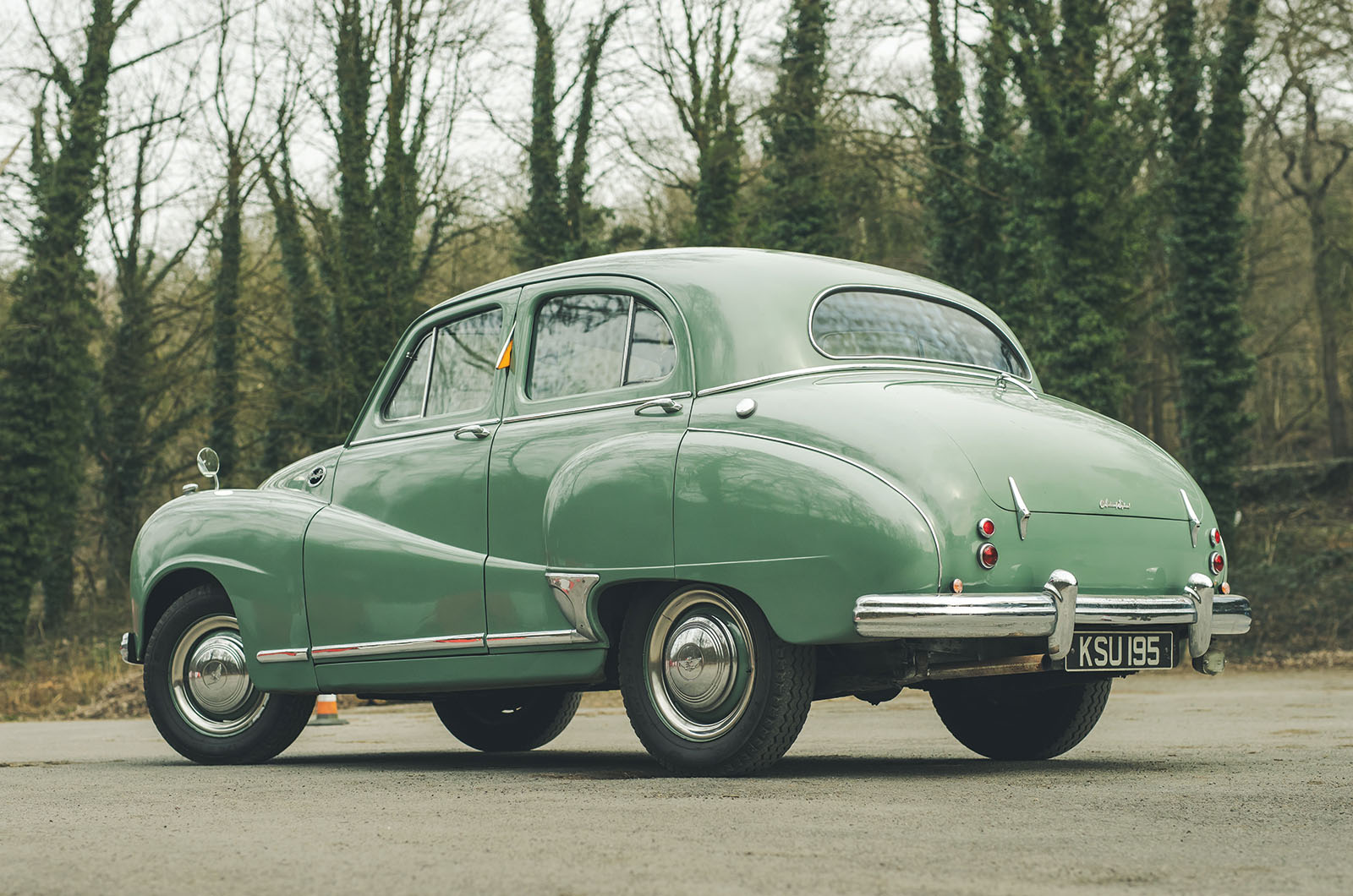 Classic & Sports Car – Standard Vanguard vs Austin Hereford: a life more ordinary