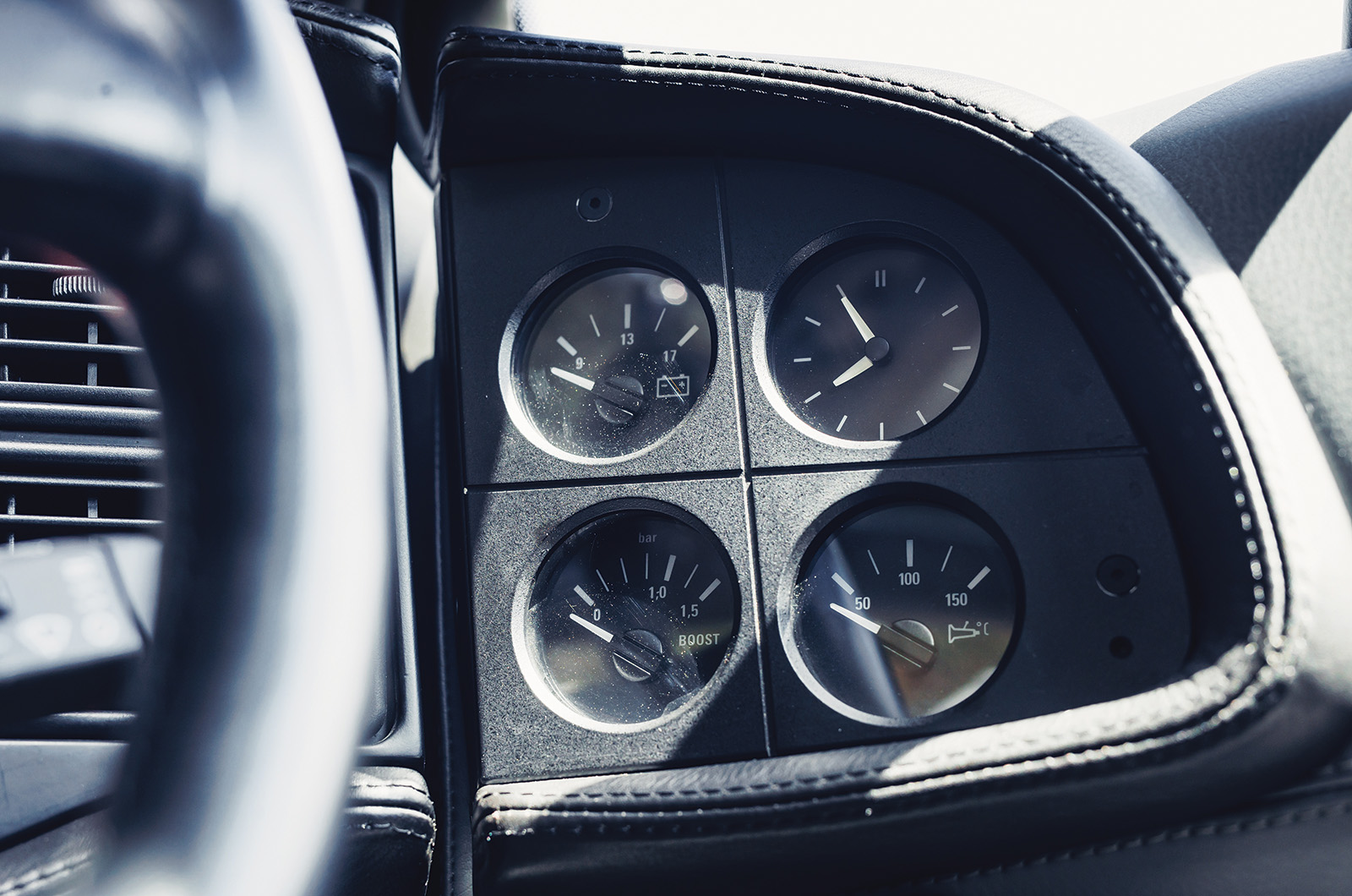 Classic & Sports Car – Jaguar XJ220 vs JaguarSport XJR-15: thunder cats