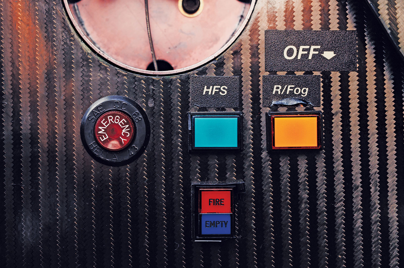 Classic & Sports Car – Jaguar XJ220 vs JaguarSport XJR-15: thunder cats