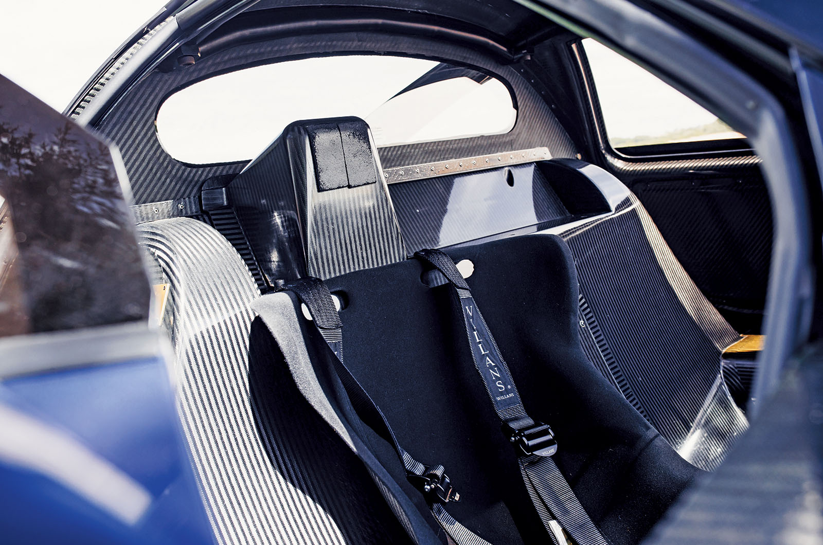 Classic & Sports Car – Jaguar XJ220 vs JaguarSport XJR-15: thunder cats