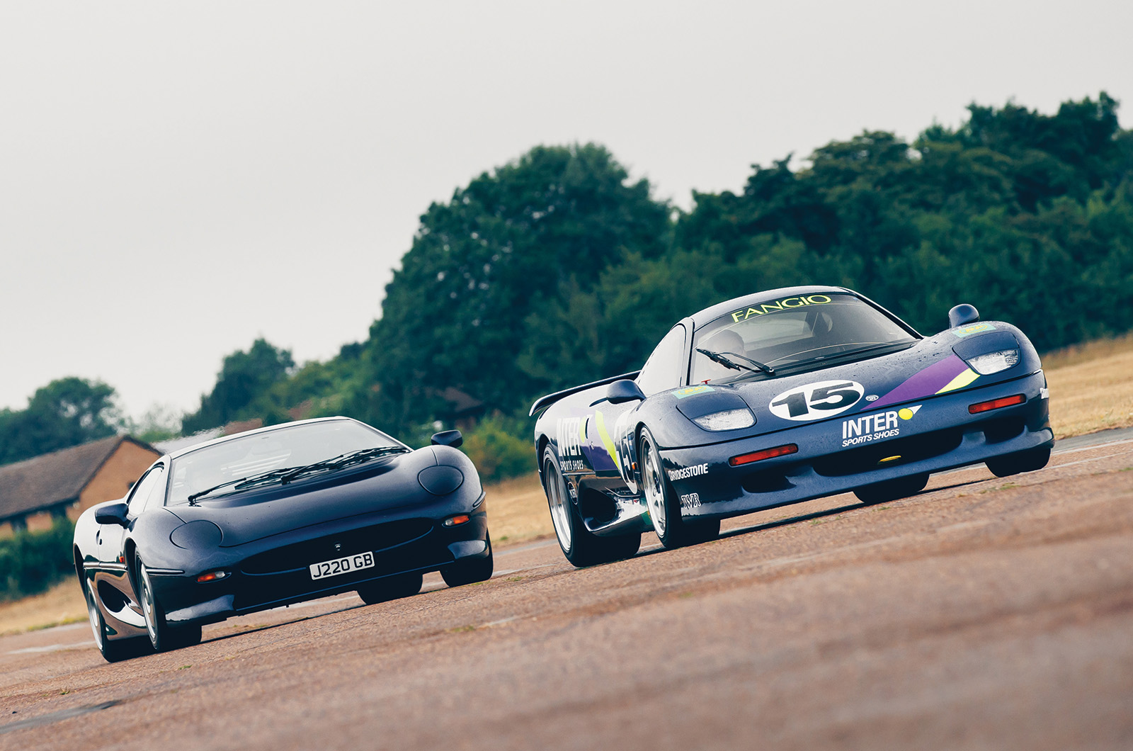 Jaguar XJ220 vs JaguarSport XJR-15: thunder cats | Classic