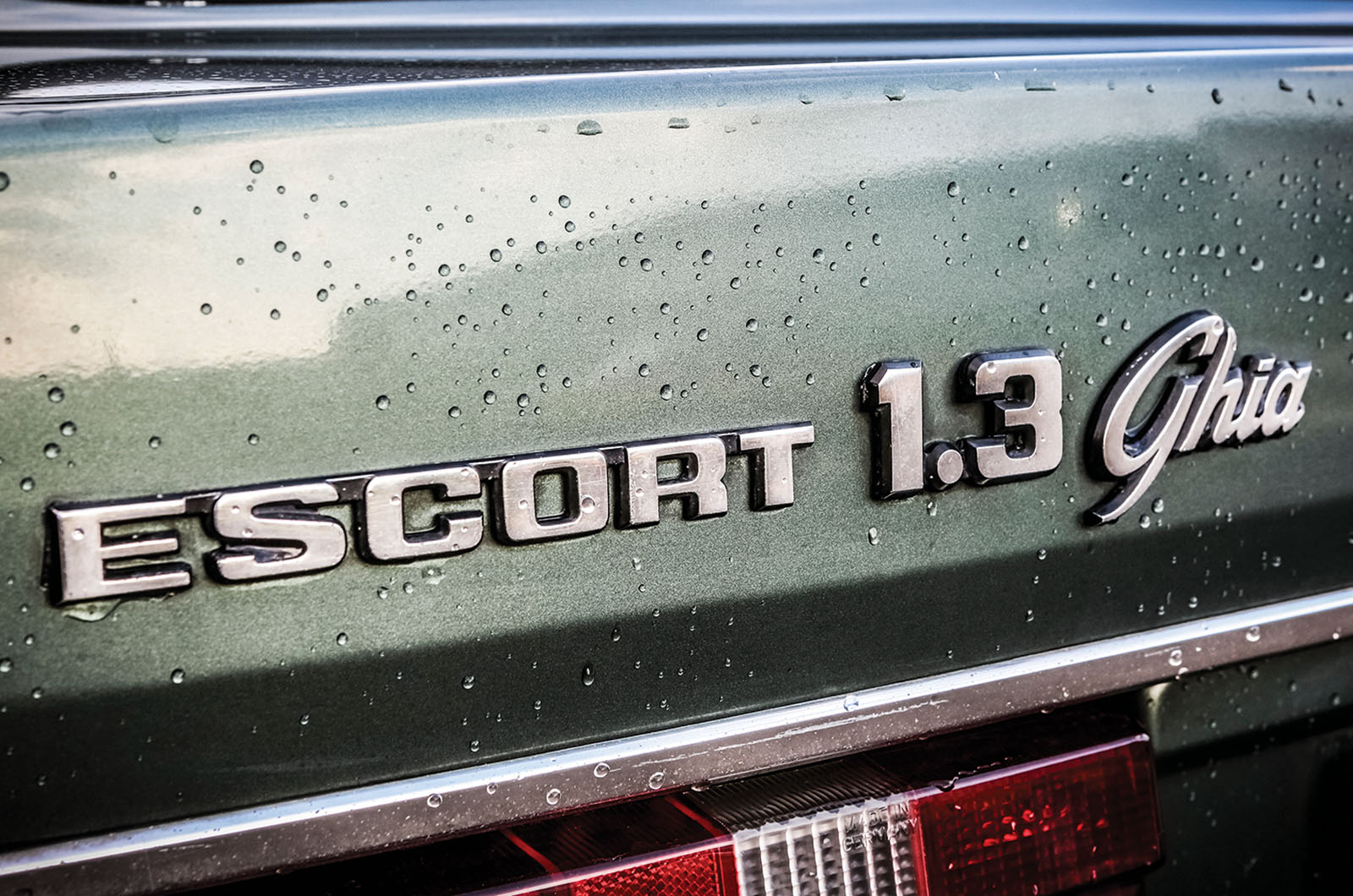 Classic & Sports Car – Austin Maestro Vanden Plas vs Ford Escort Ghia: blue-collar heroes