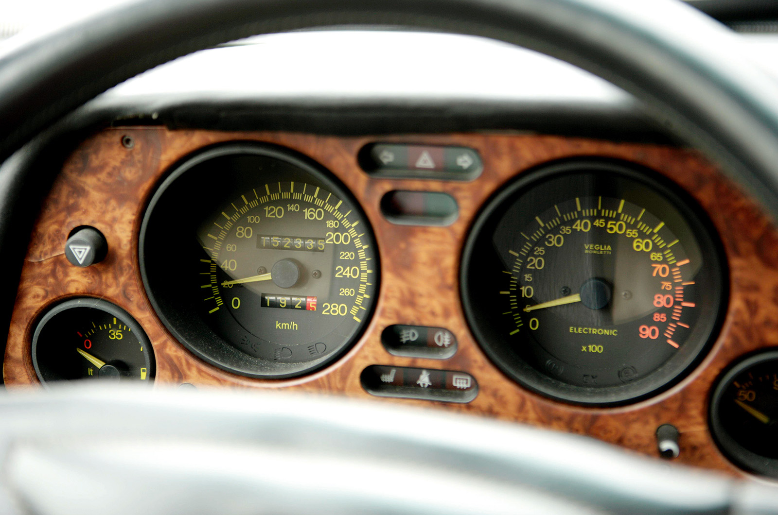 Classic & Sports Car – Lotus Carlton vs Lancia Thema 8.32: looks can be deceiving