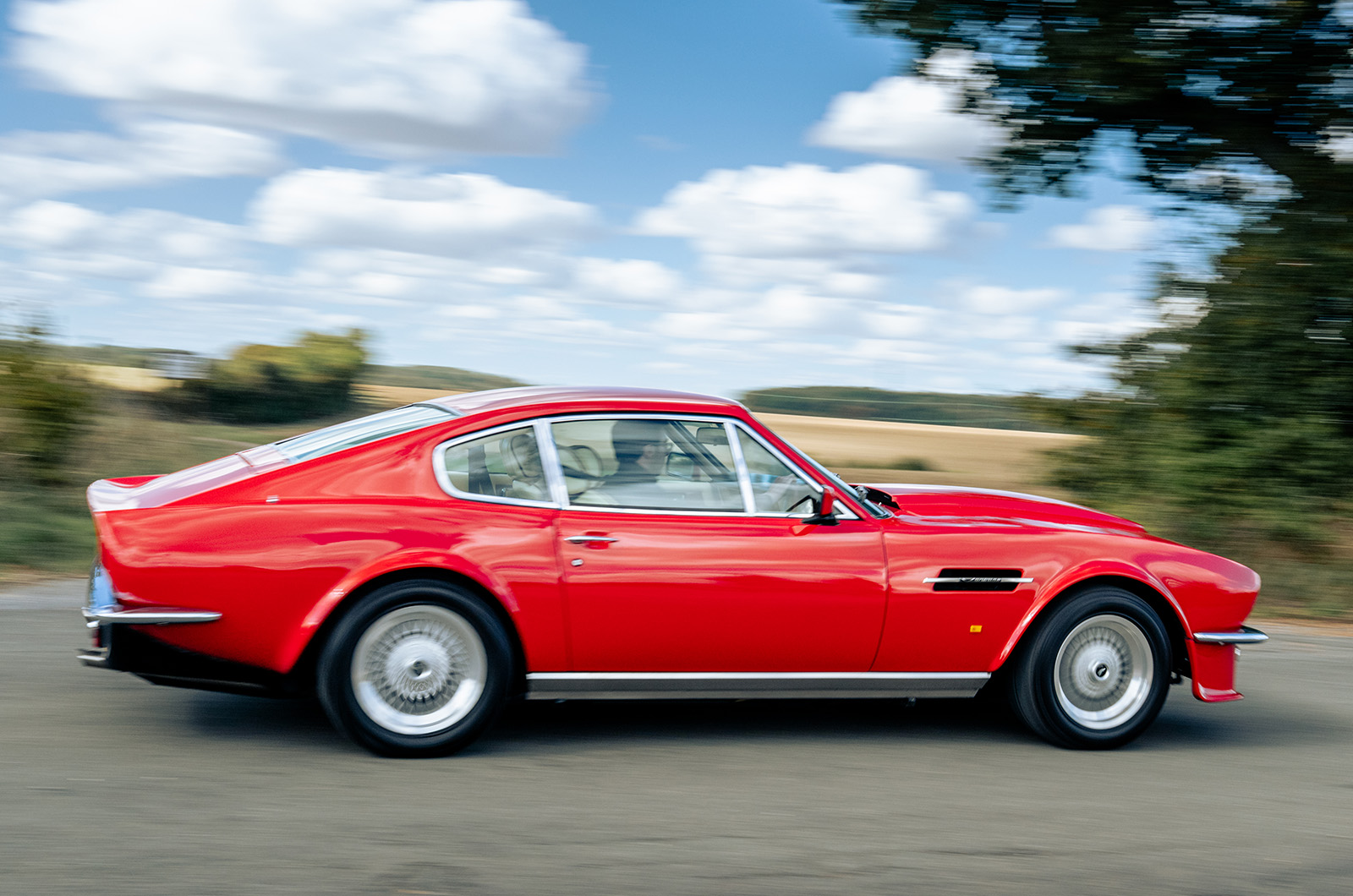 Classic & Sports Car – Aston Martin V8 Vantage X-Pack and Ford Capri 3.0S X-Pack: David vs Goliath