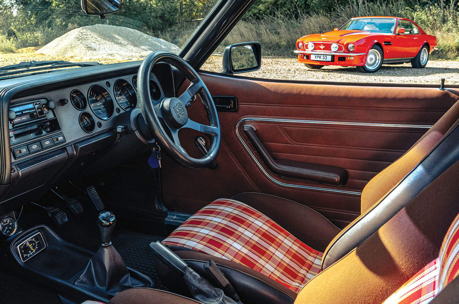Classic & Sports Car – Aston Martin V8 Vantage X-Pack and Ford Capri 3.0S X-Pack: David vs Goliath