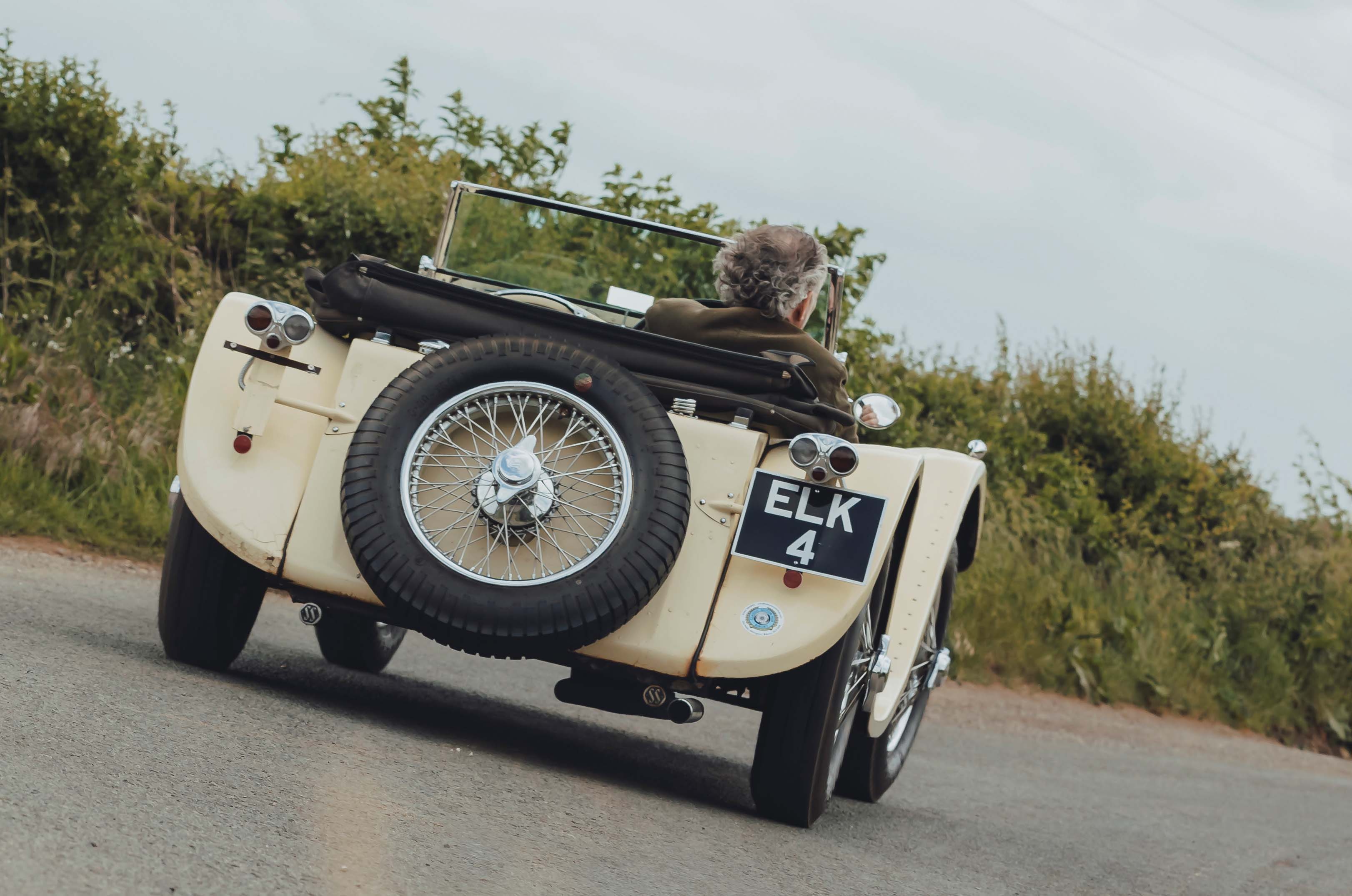 Classic & Sports Car – BMW 328 vs SS Jaguar 100: great expectations