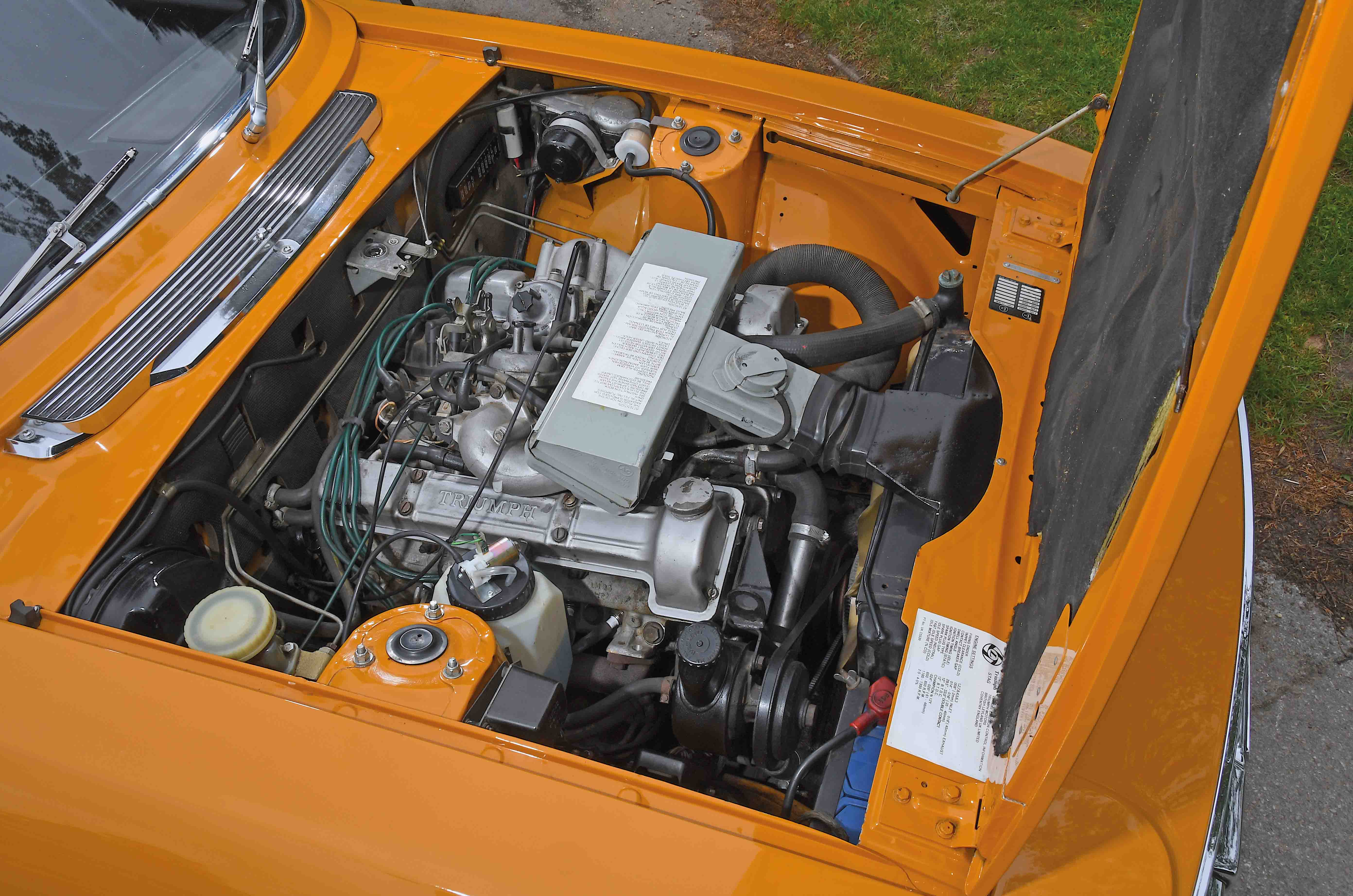 Classic & Sports Car – Triumph Stag vs BMW 2002 Cabriolet: open for the family