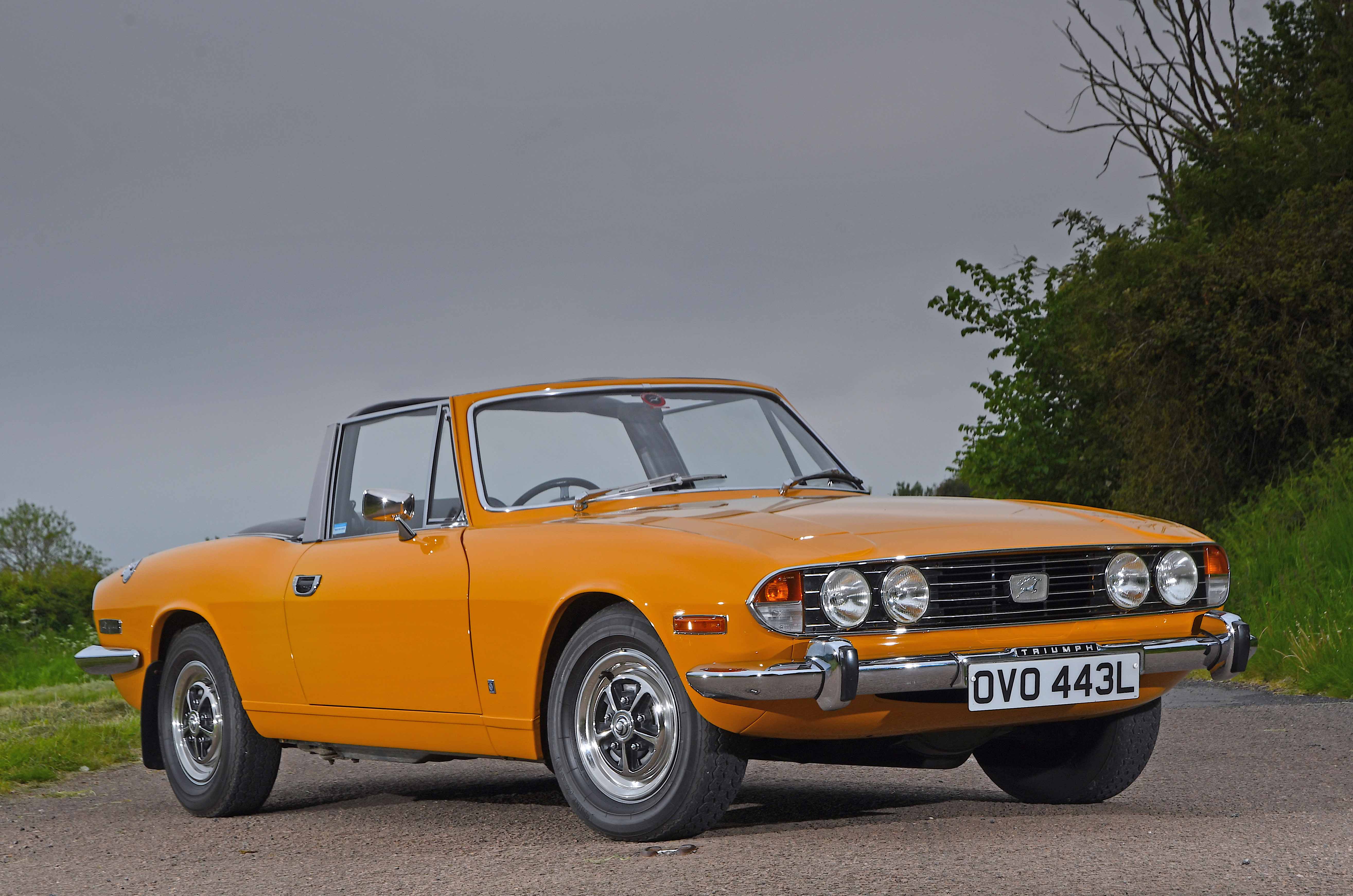 Classic & Sports Car – Triumph Stag vs BMW 2002 Cabriolet: open for the family