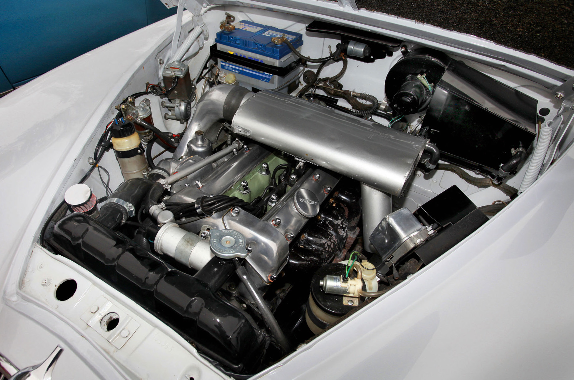 Classic & Sports Car – Jaguar Mk2 2.4 vs Ford Zodiac MkIII: a taste of 1960s espionage