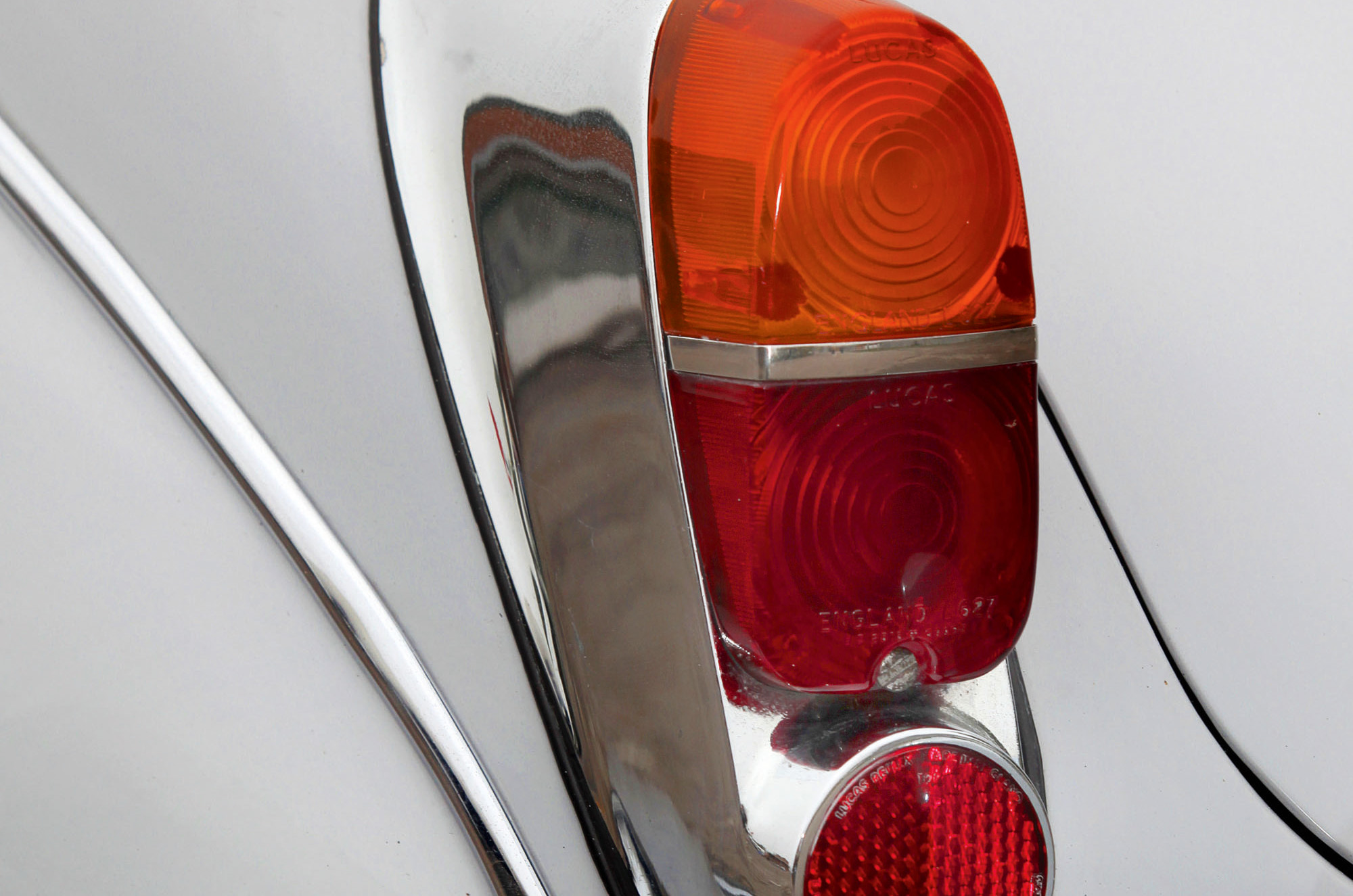 Classic & Sports Car – Jaguar Mk2 2.4 vs Ford Zodiac MkIII: a taste of 1960s espionage