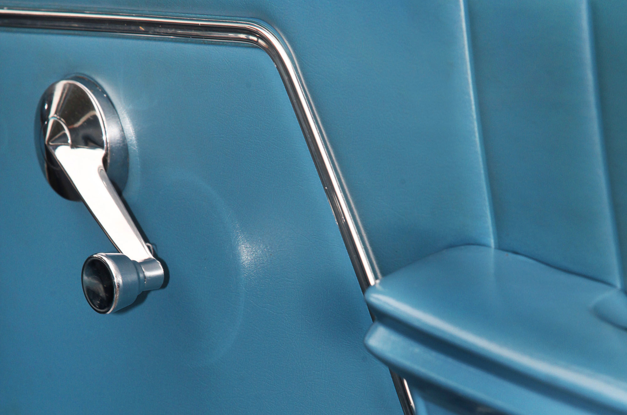 Classic & Sports Car – Jaguar Mk2 2.4 vs Ford Zodiac MkIII: a taste of 1960s espionage
