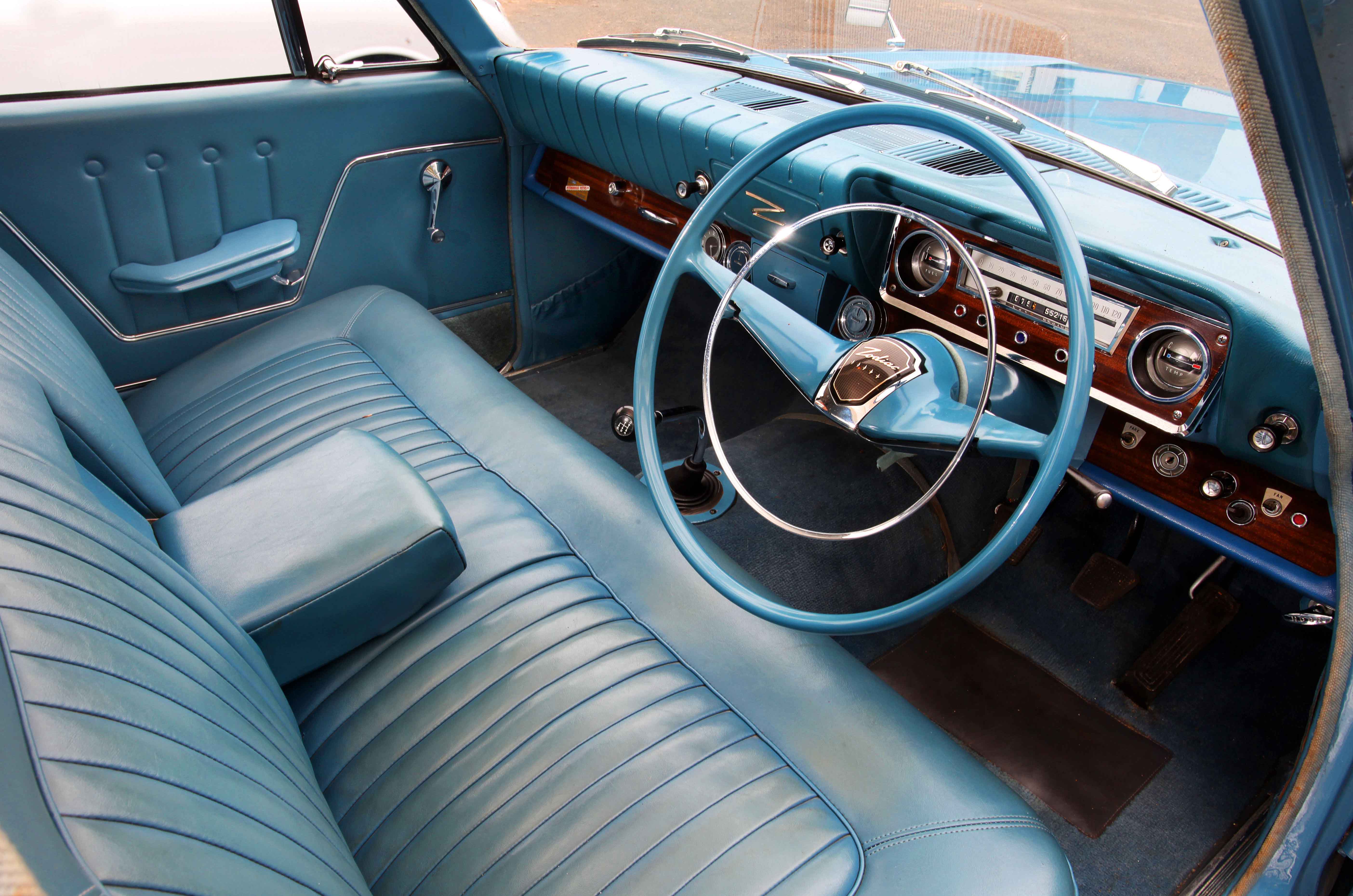 Classic & Sports Car – Jaguar Mk2 2.4 vs Ford Zodiac MkIII: a taste of 1960s espionage