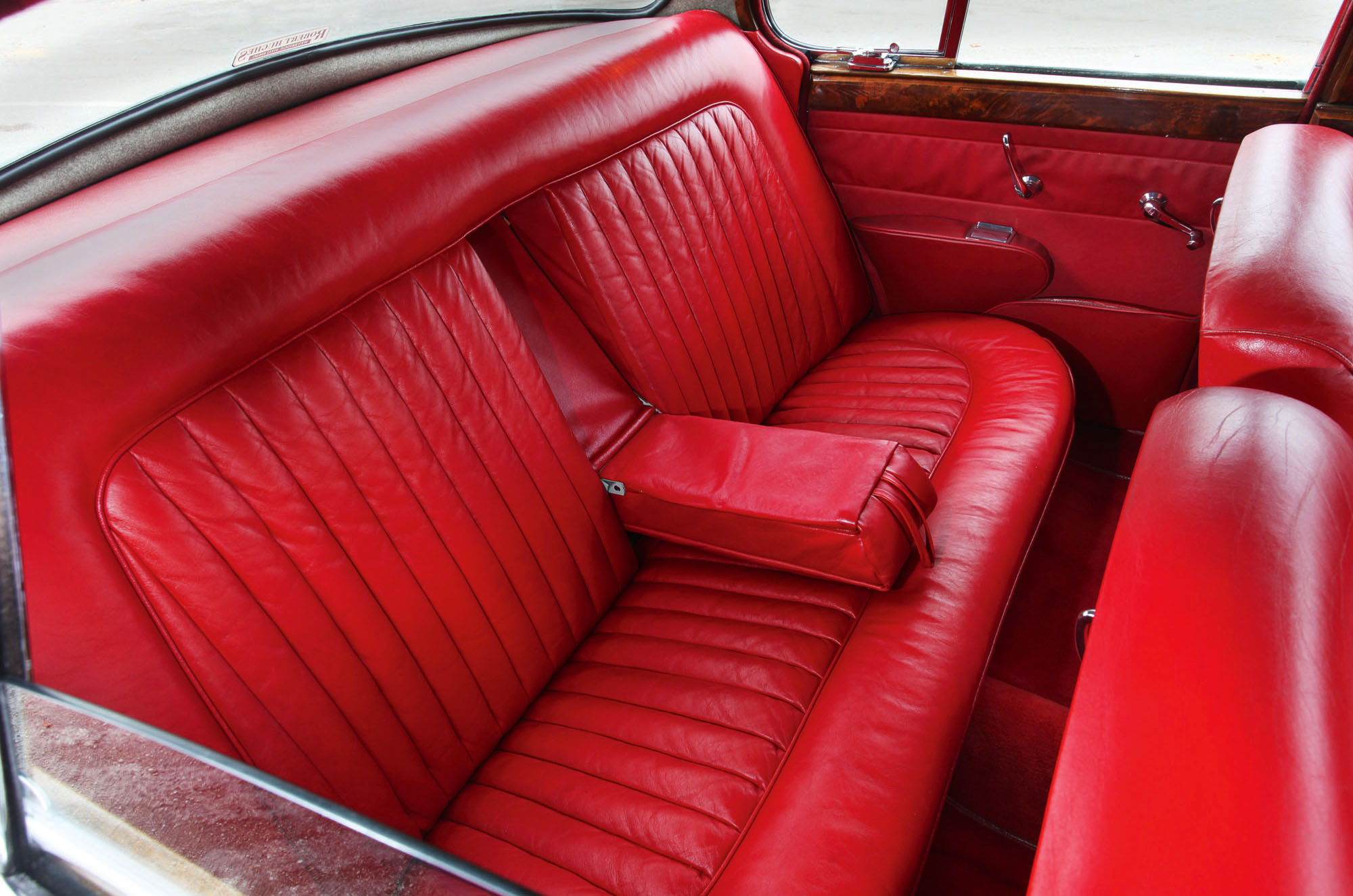 Classic & Sports Car – Jaguar Mk2 2.4 vs Ford Zodiac MkIII: a taste of 1960s espionage