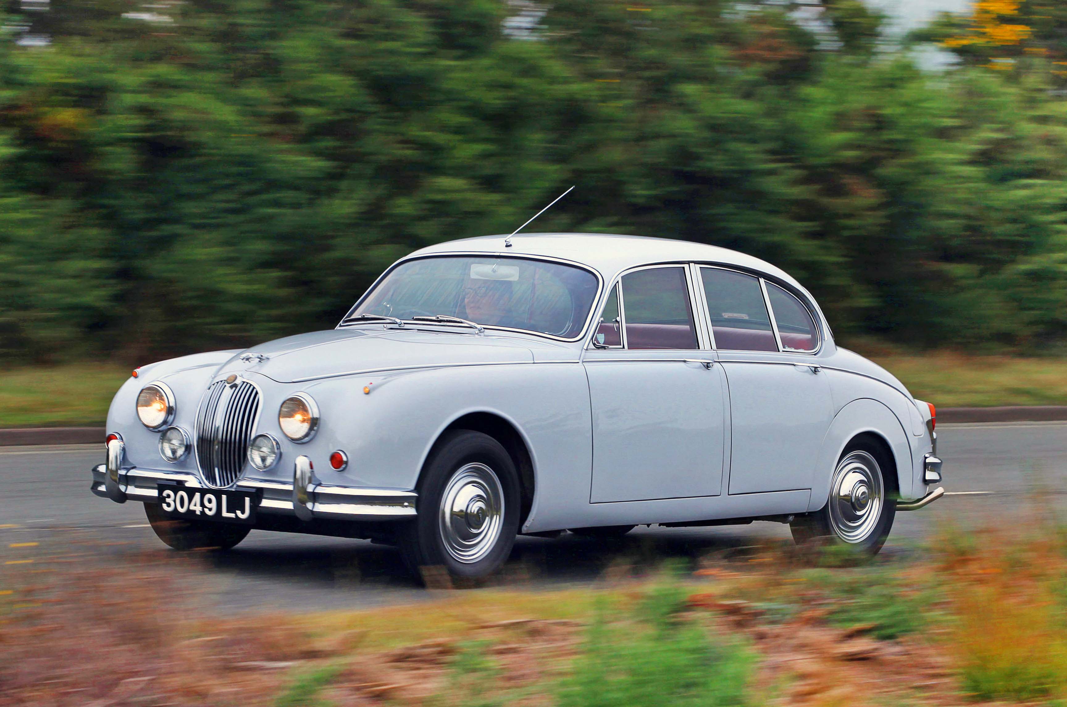 Classic & Sports Car – Jaguar Mk2 2.4 vs Ford Zodiac MkIII: a taste of 1960s espionage