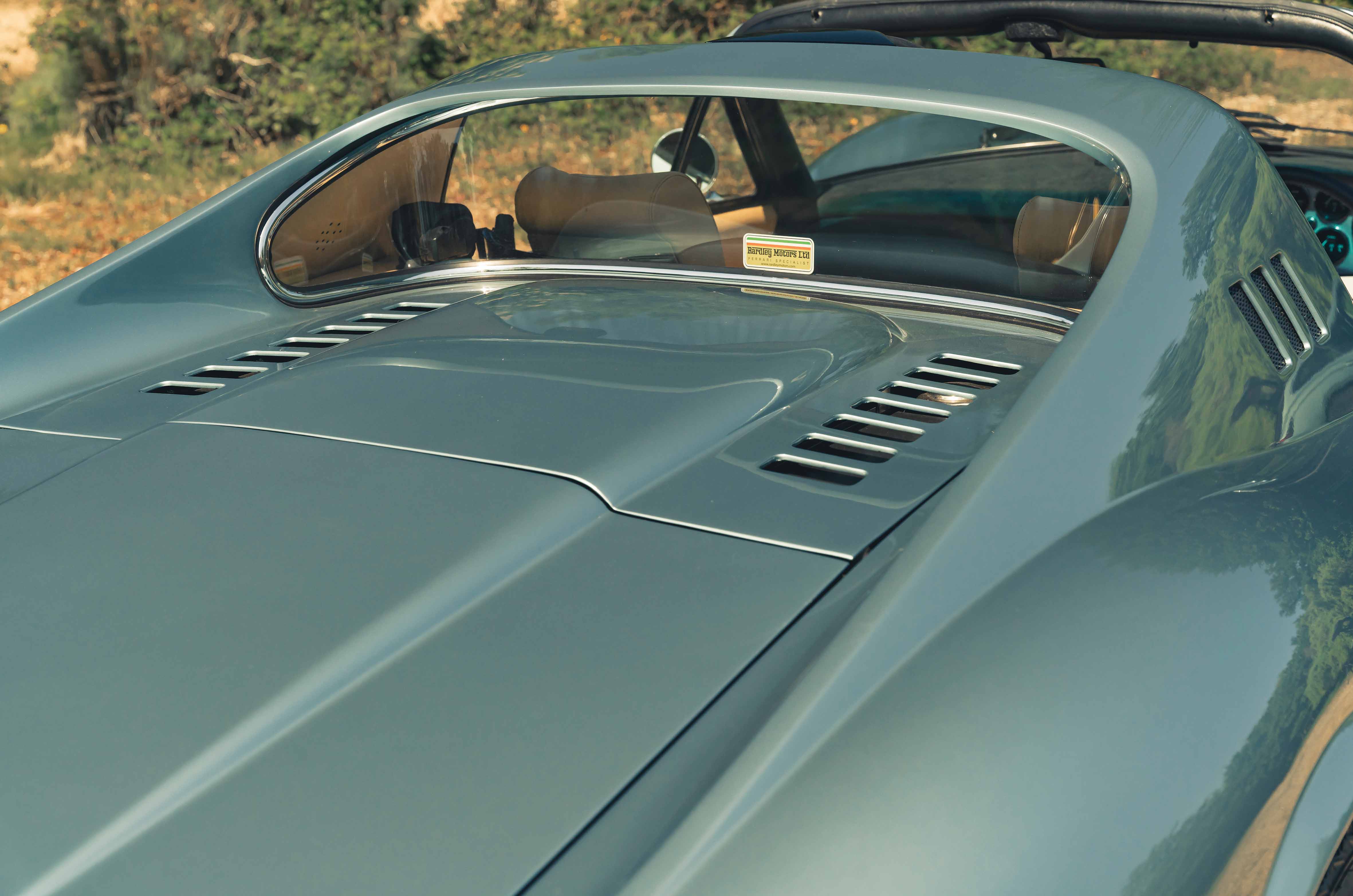 Classic & Sports Car – Dino 246GTS vs Ferrari F355GTS: benchmark babies