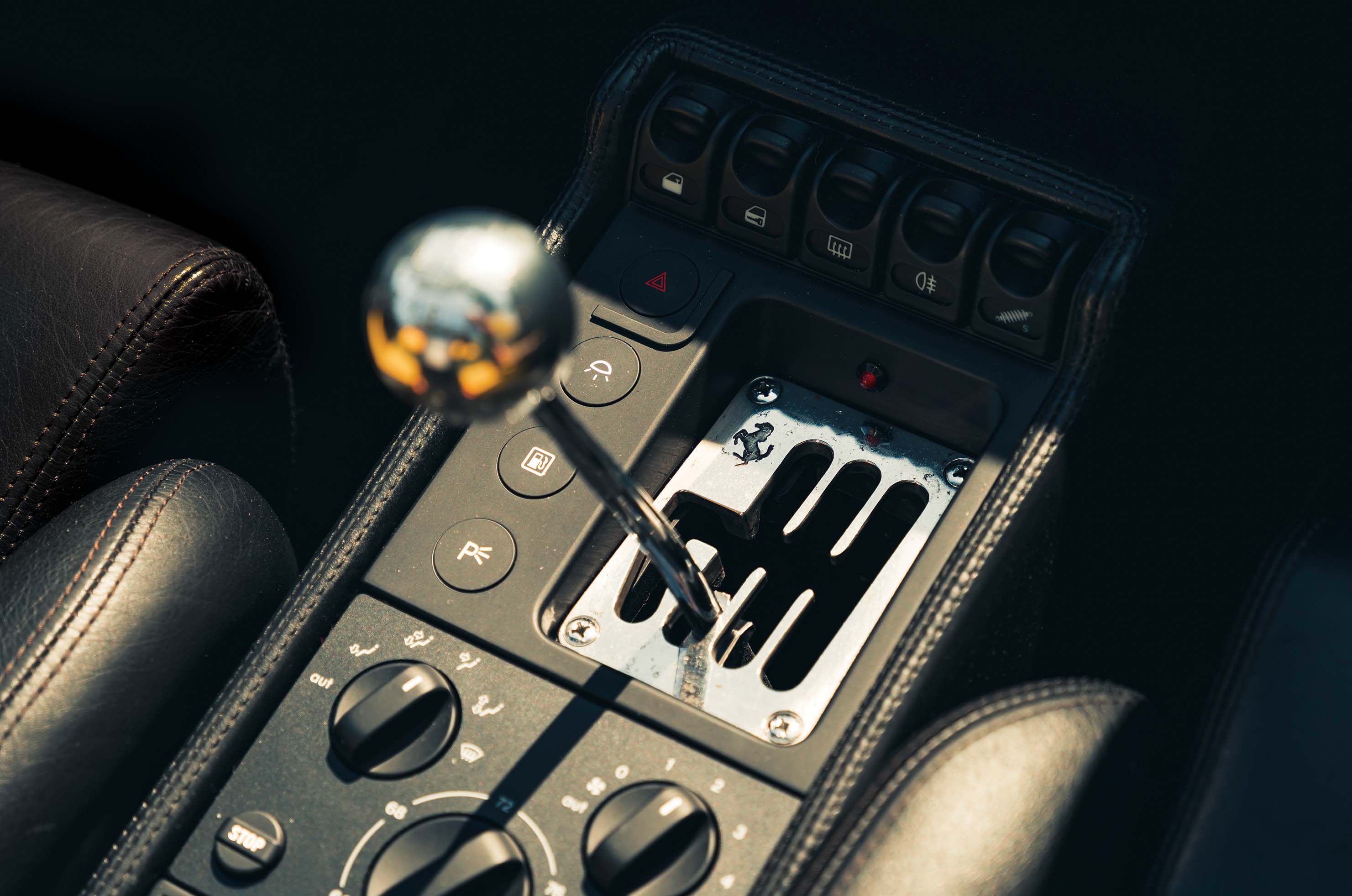 Classic & Sports Car – Dino 246GTS vs Ferrari F355GTS: benchmark babies