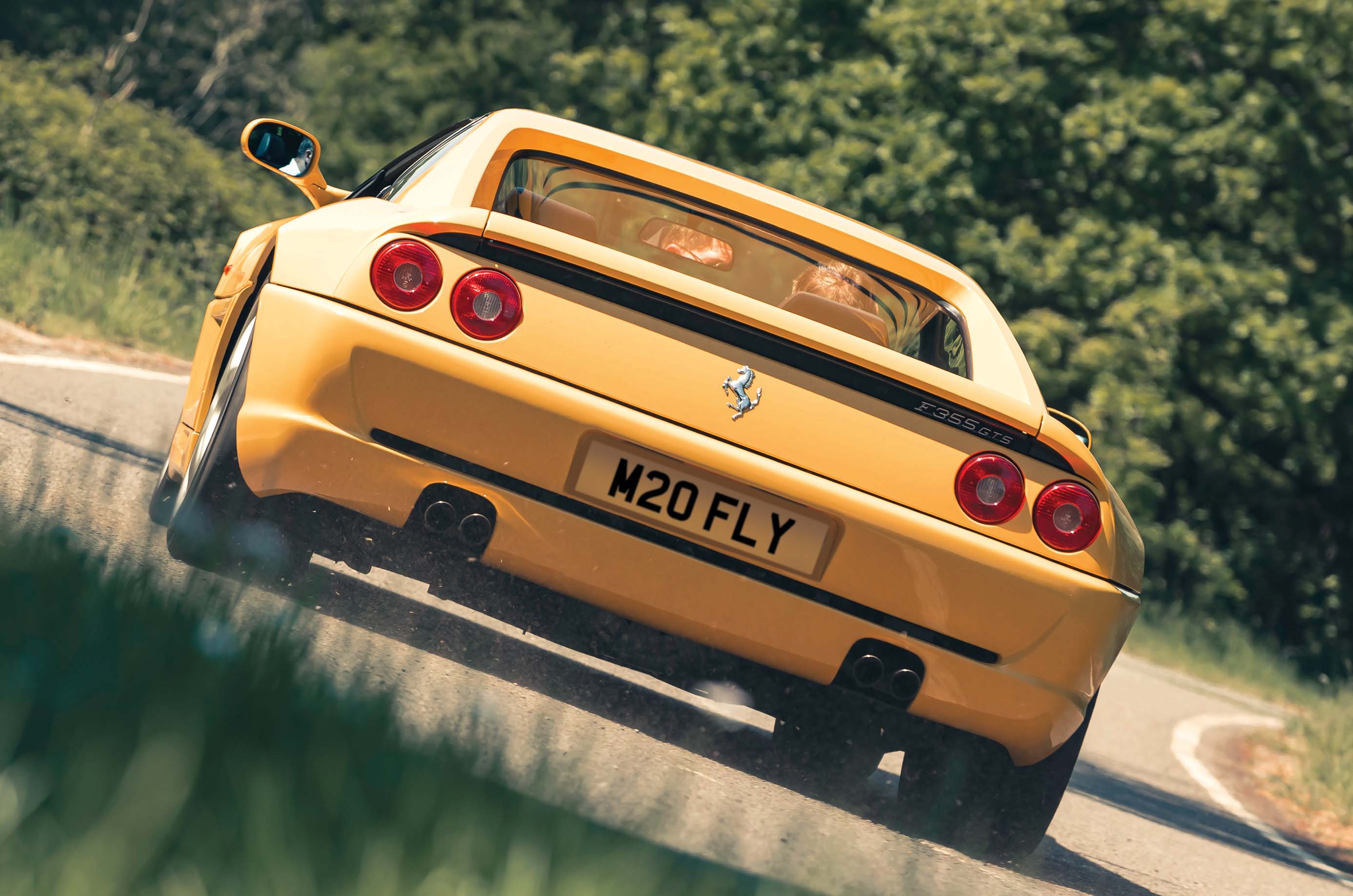 Classic & Sports Car – Dino 246GTS vs Ferrari F355GTS: benchmark babies